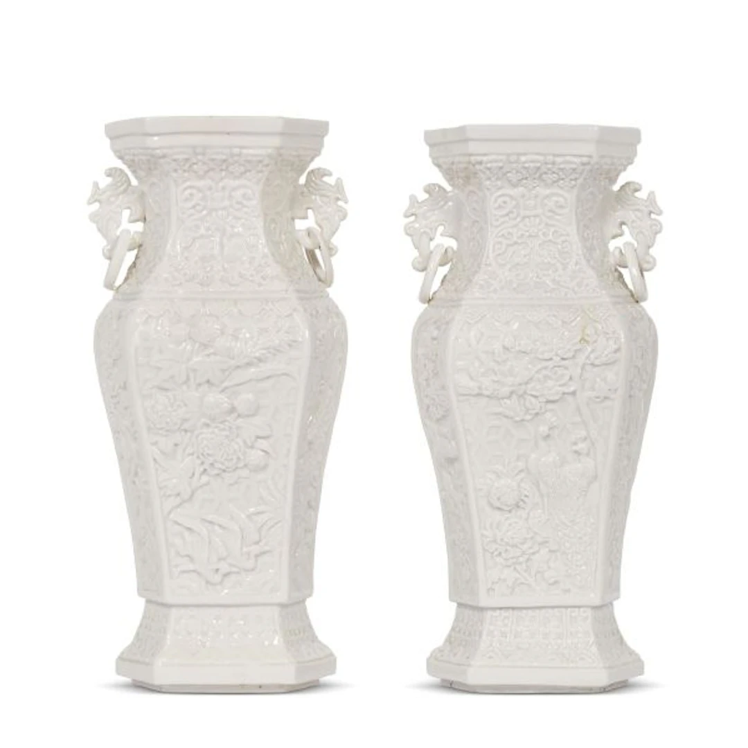 A PAIR OF WHITE-GLAZED VASES, CHINA, REPUBLIC PERIOD, 20TH CENTURY