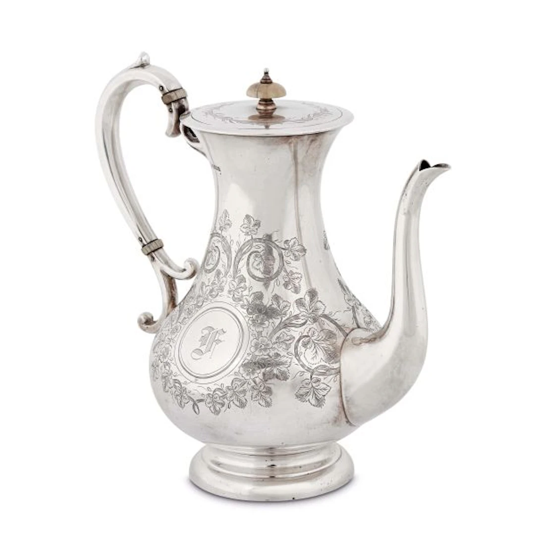 A SILVER COFFEE POT, JOHN ROUND & SON, SHEFFIELD 1912/1913