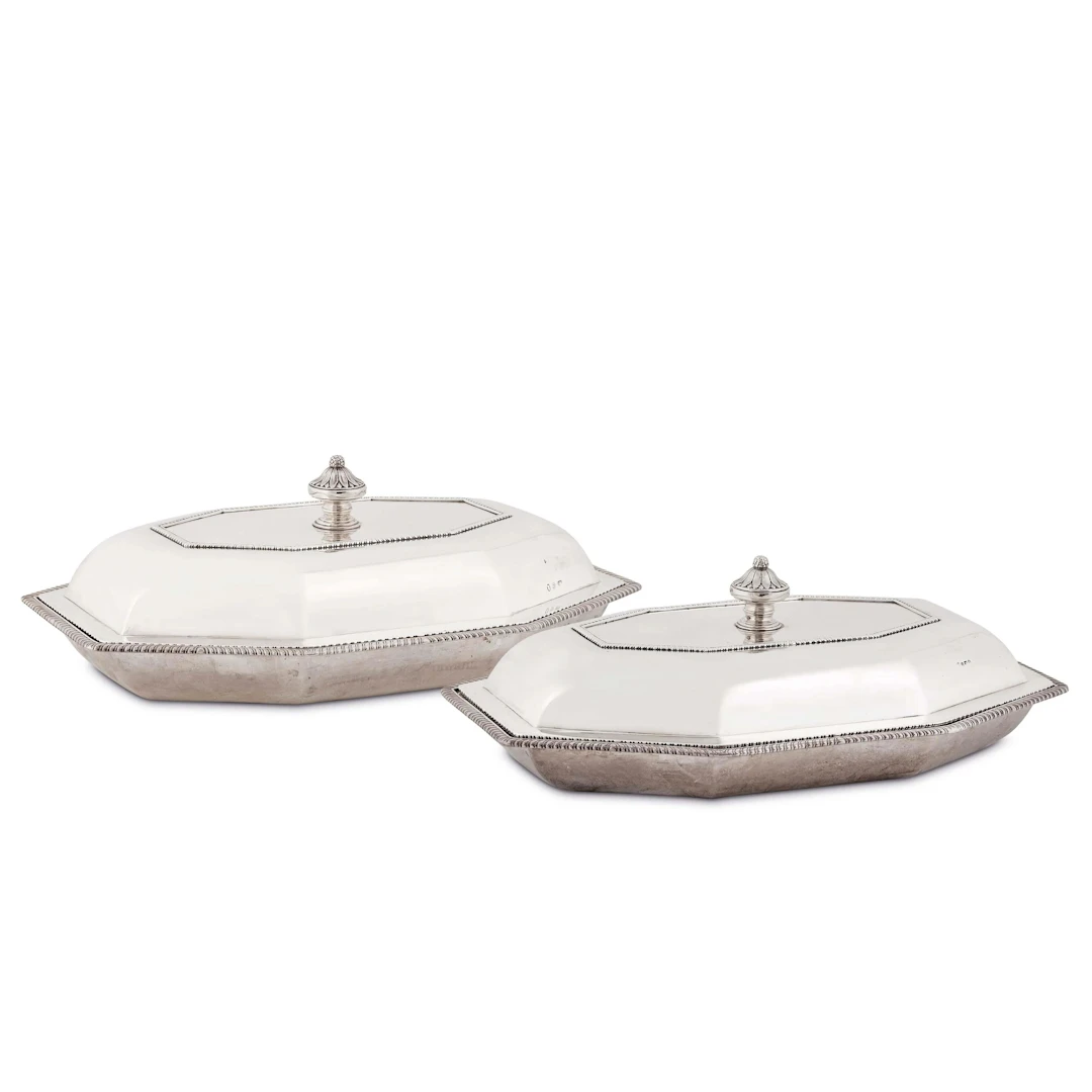 A PAIR OF SILVER COVERED VEGETABLE DISHES, JOHN WAKELIN & ROBERT GARRARD