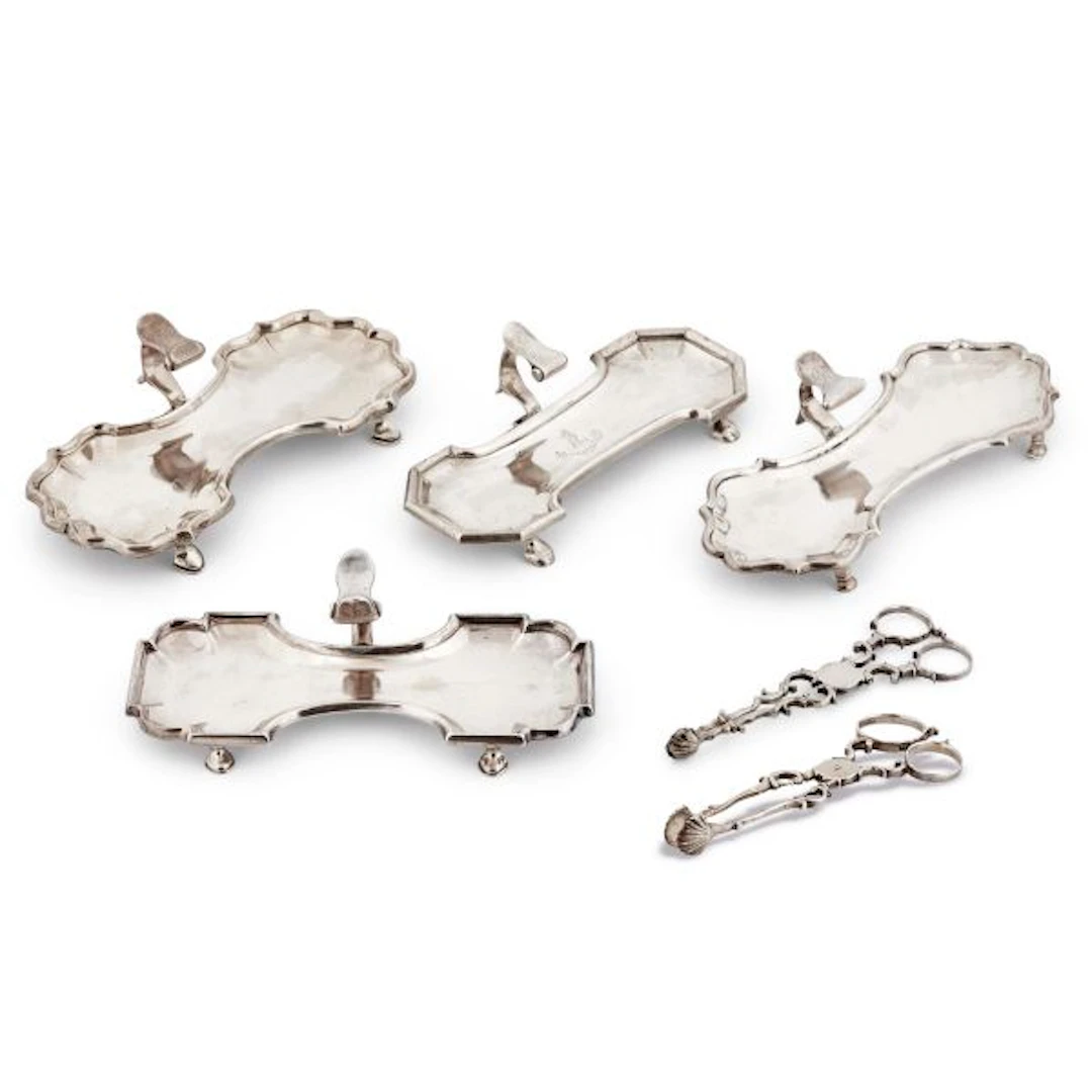 FOUR SILVER SNUFFER TRAYS AND TWO SNUFFERS, LONDON, FIRST HALF 18TH CENTURY