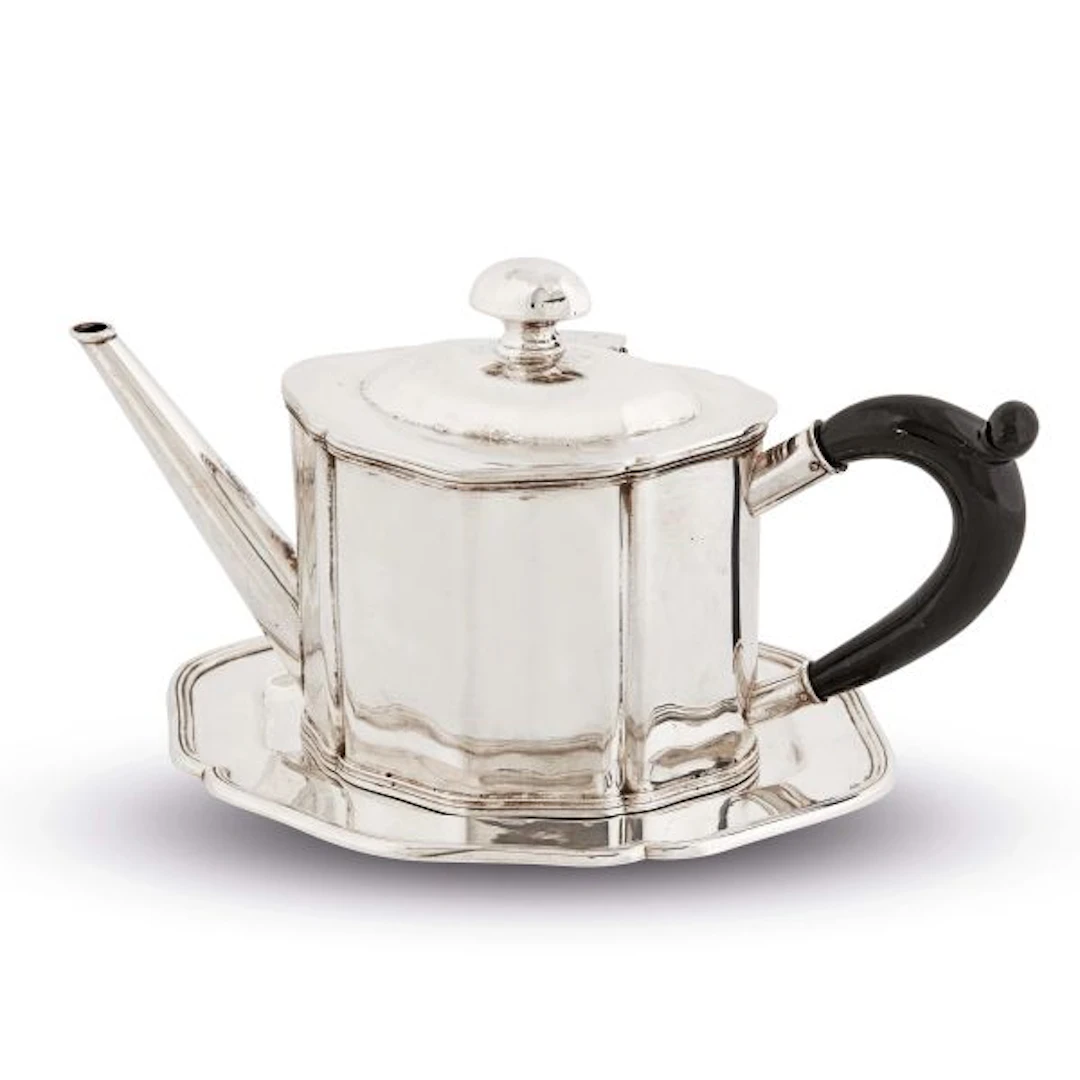 A SILVER TEA POT AND A TRAY, ALESSANDRIA, 20TH CENTURY