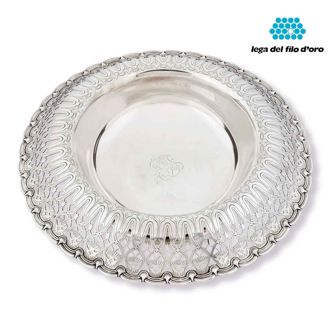 A LARGE SILVER CENTERPIECE, TIFFANY & CO (JOHN C. MOORE), 1907/1947