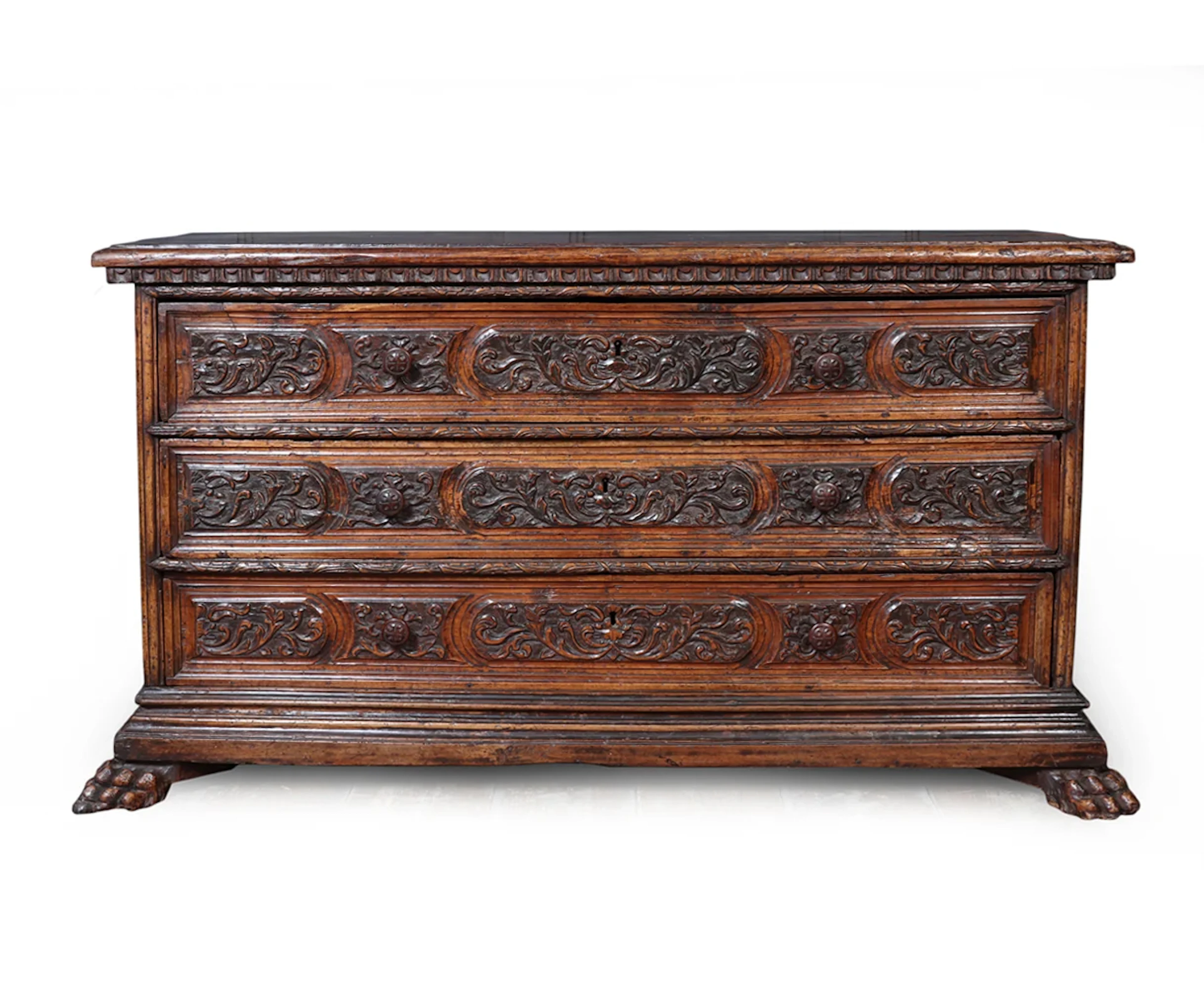 Early 17th century Italian Walnut Cassettone - Chest of Drawers