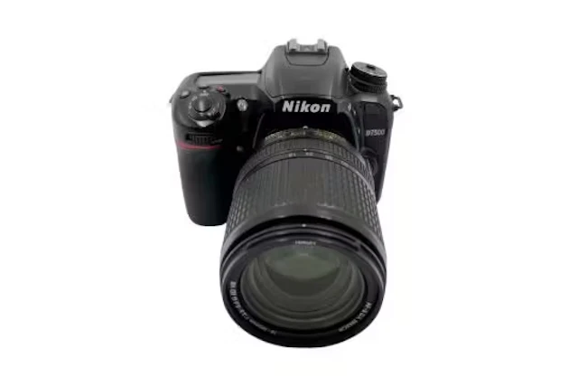 Pre-owned Nikon D7500 DSLR with Nikon AF-S DX NIKKOR 18-140mm f/3.5-5.6G