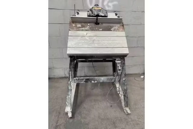 A pre-owned MacAllister MR01500A 1500w router 240v on router table.