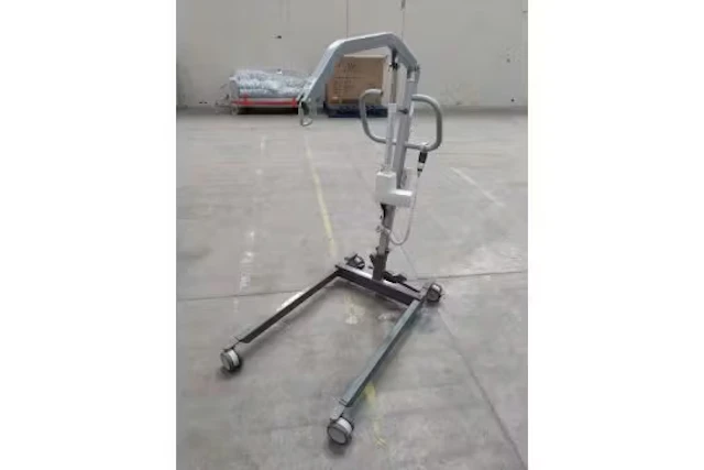 A pre-owned Invacare patient lift (REF: 300050502A00-0125, sold as seen).