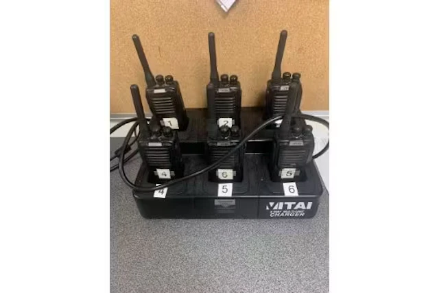 Six pre-owned Vitai VT-8800 Crystal radios with a Vitai 6-way multi-unit