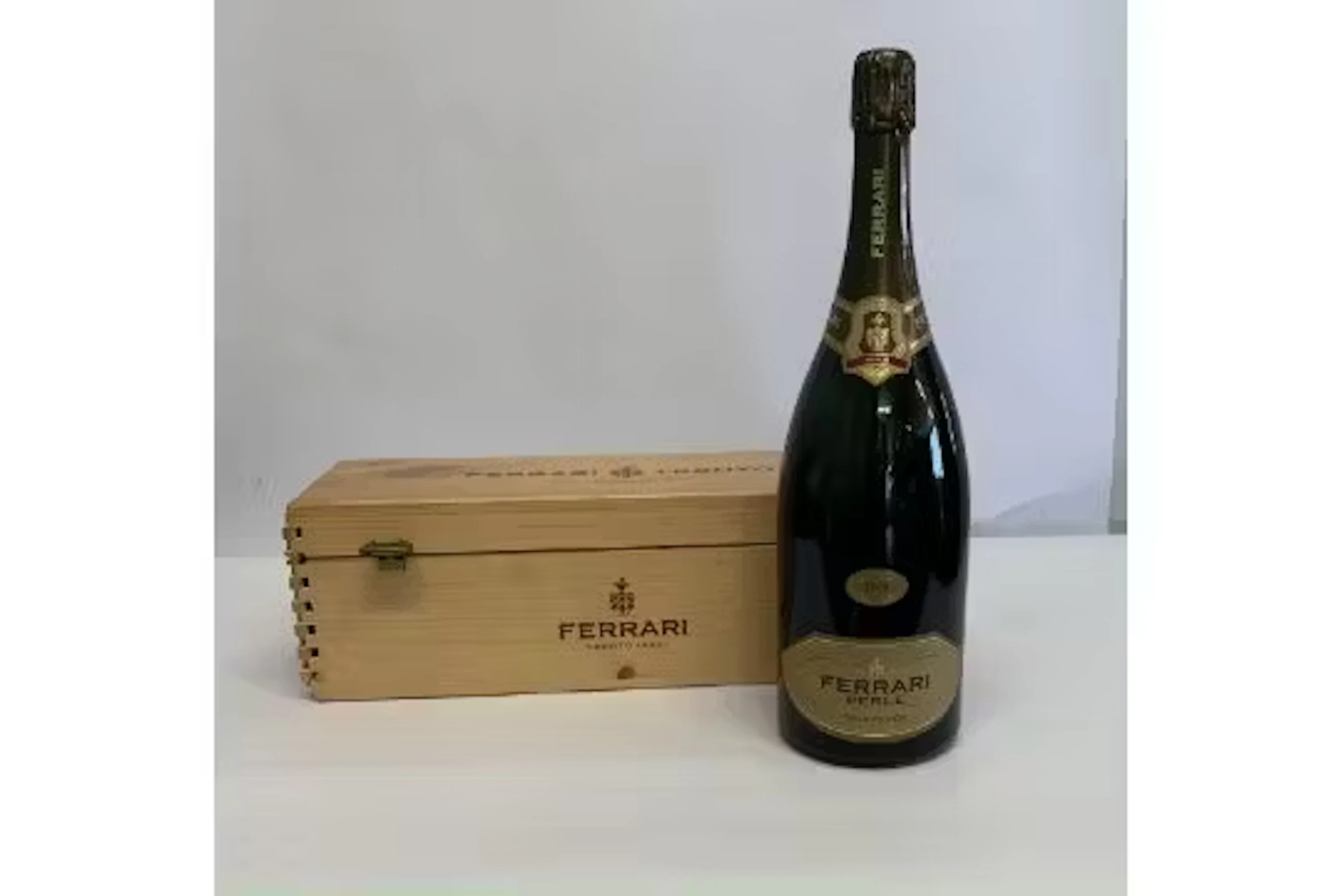 Ferrari Perle 2018 Trento Doc magnum champagne (in Ferrari wooden box).