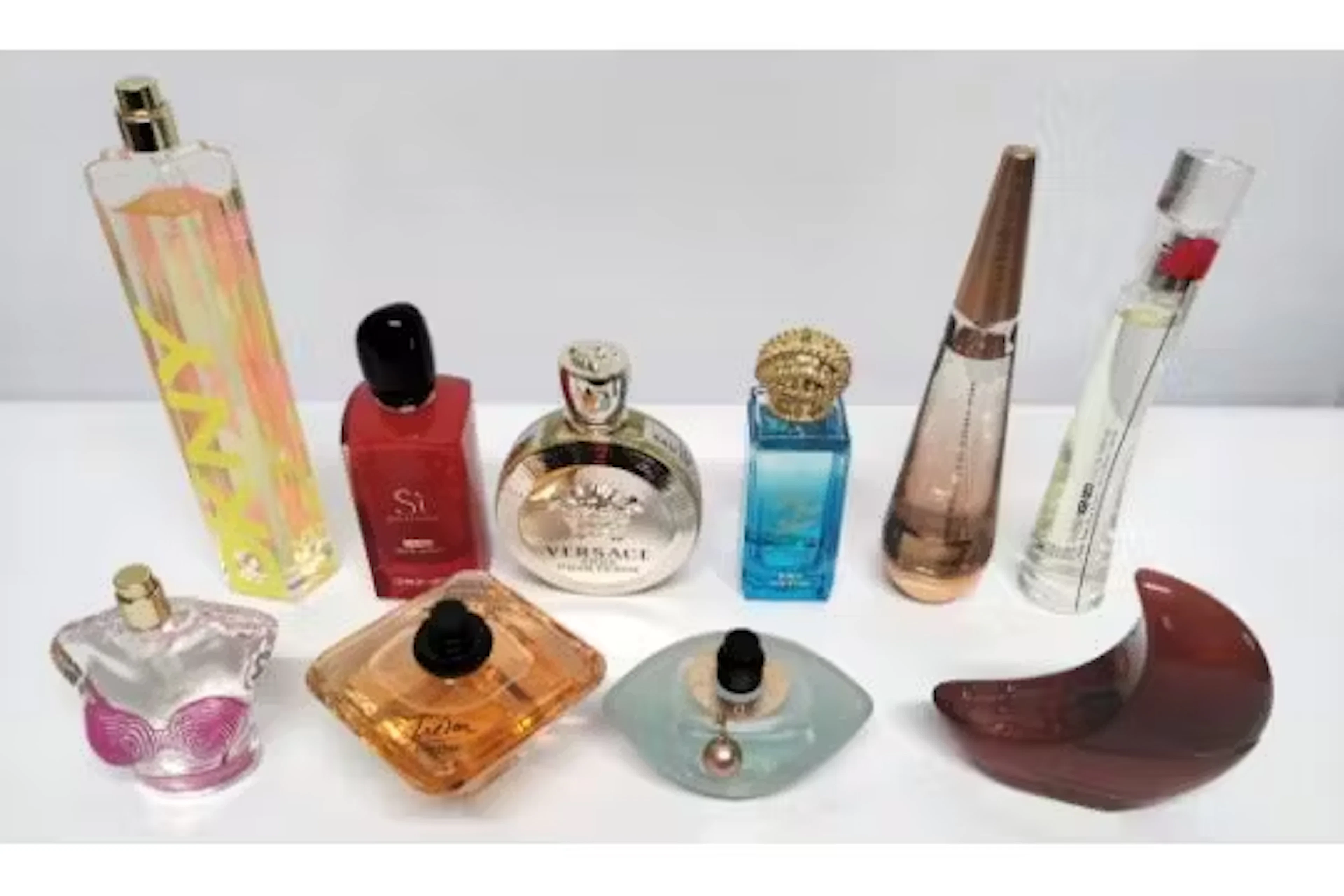 Thirty nearly new perfumes/testers and related to include DKNY, Versace
