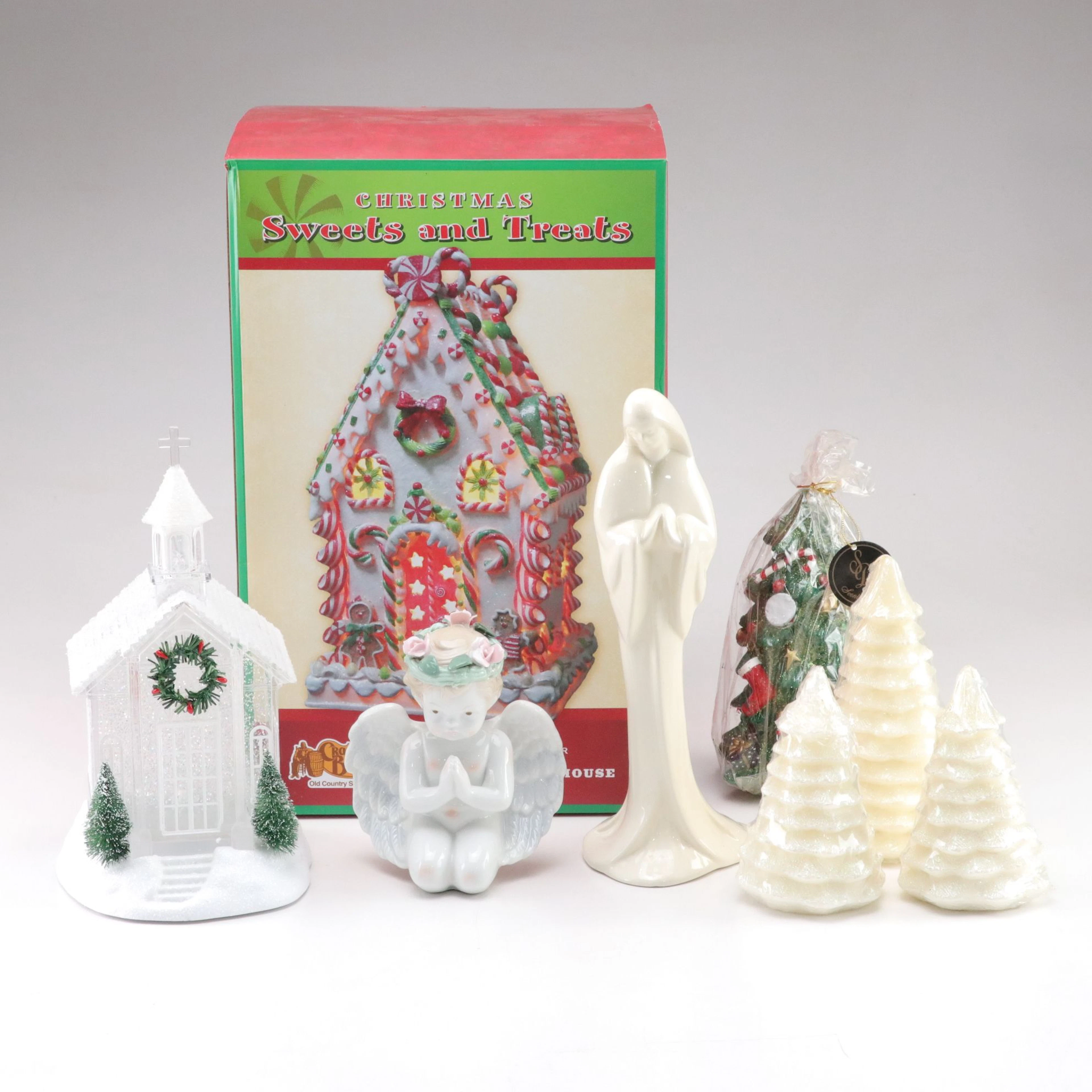 Illuminated Ginger Bread House, Figurines & Other Christmas Decor