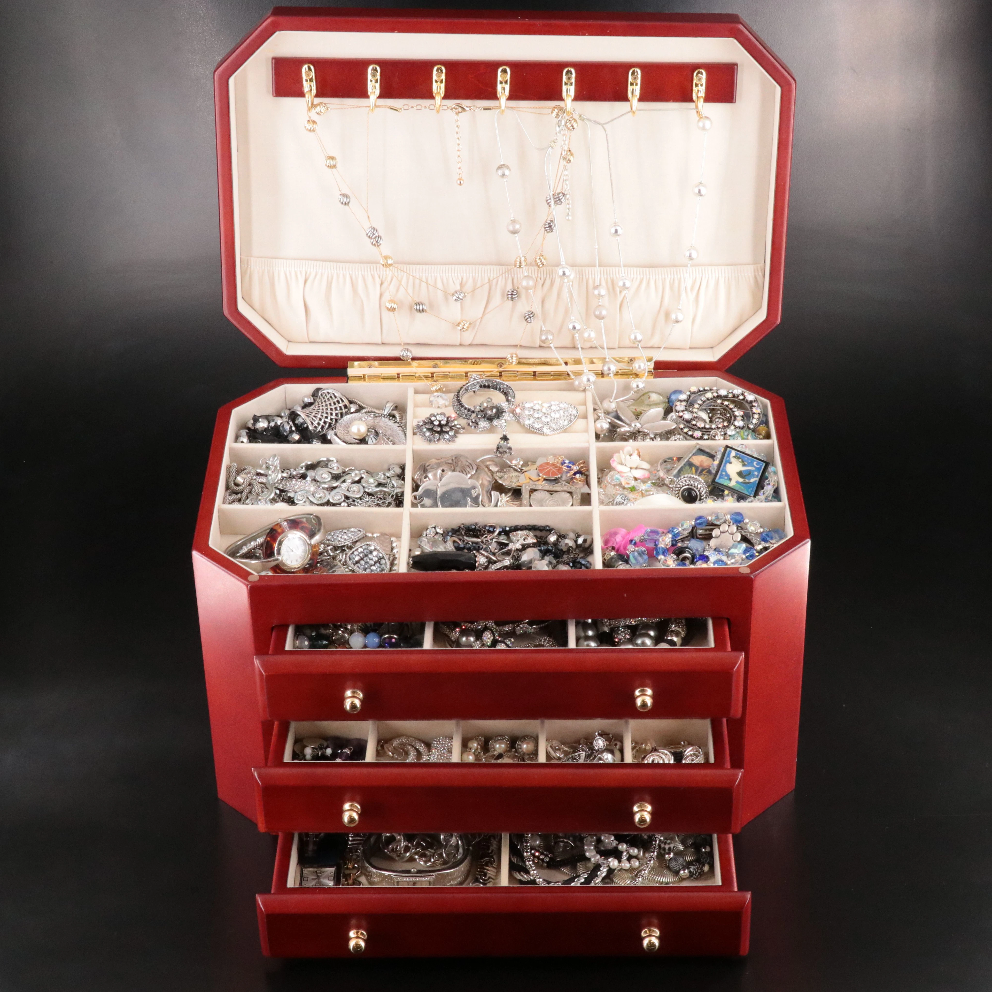 Uncommon Discoveries: Jewelry Collection