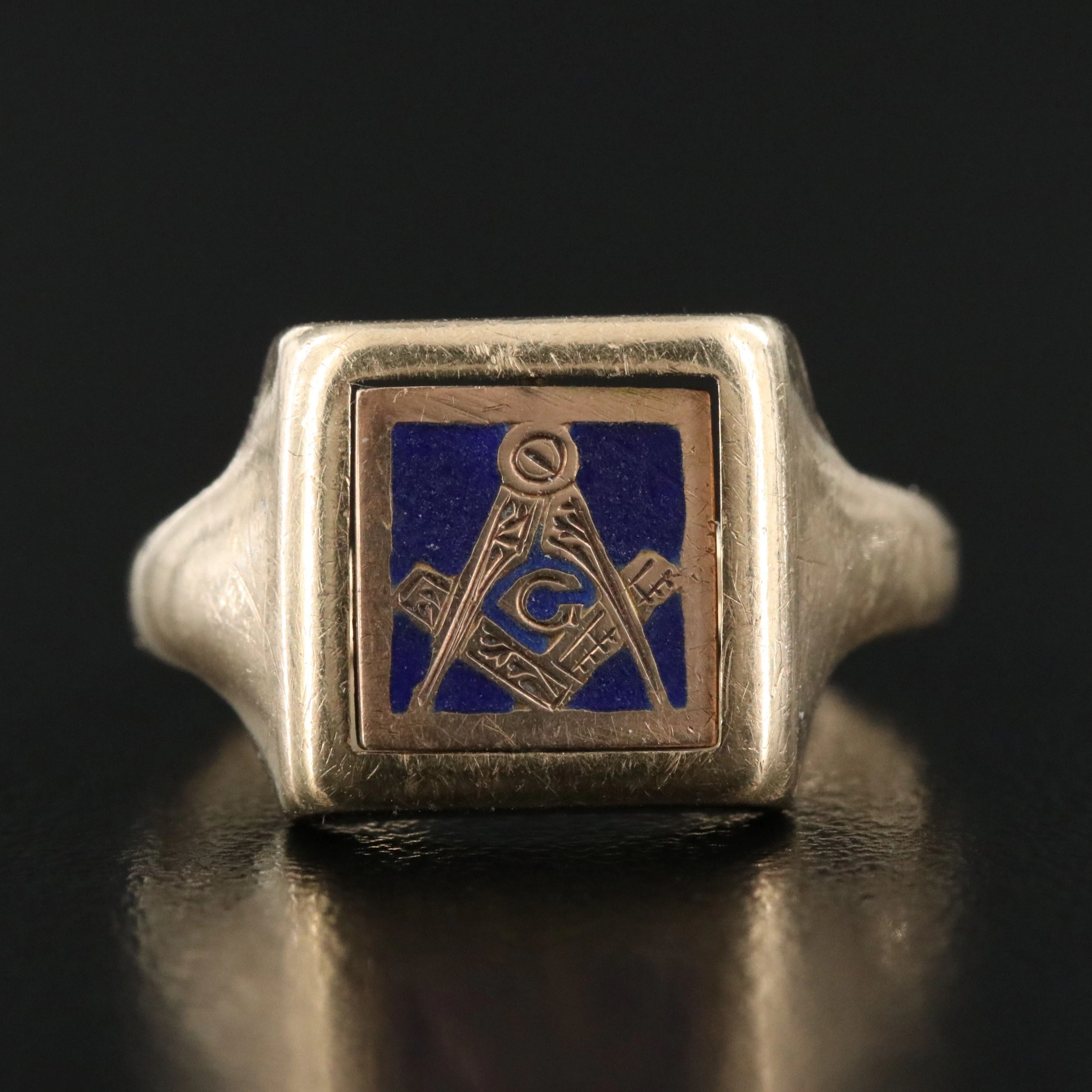 British 9K Masonic Signet Spinner Ring