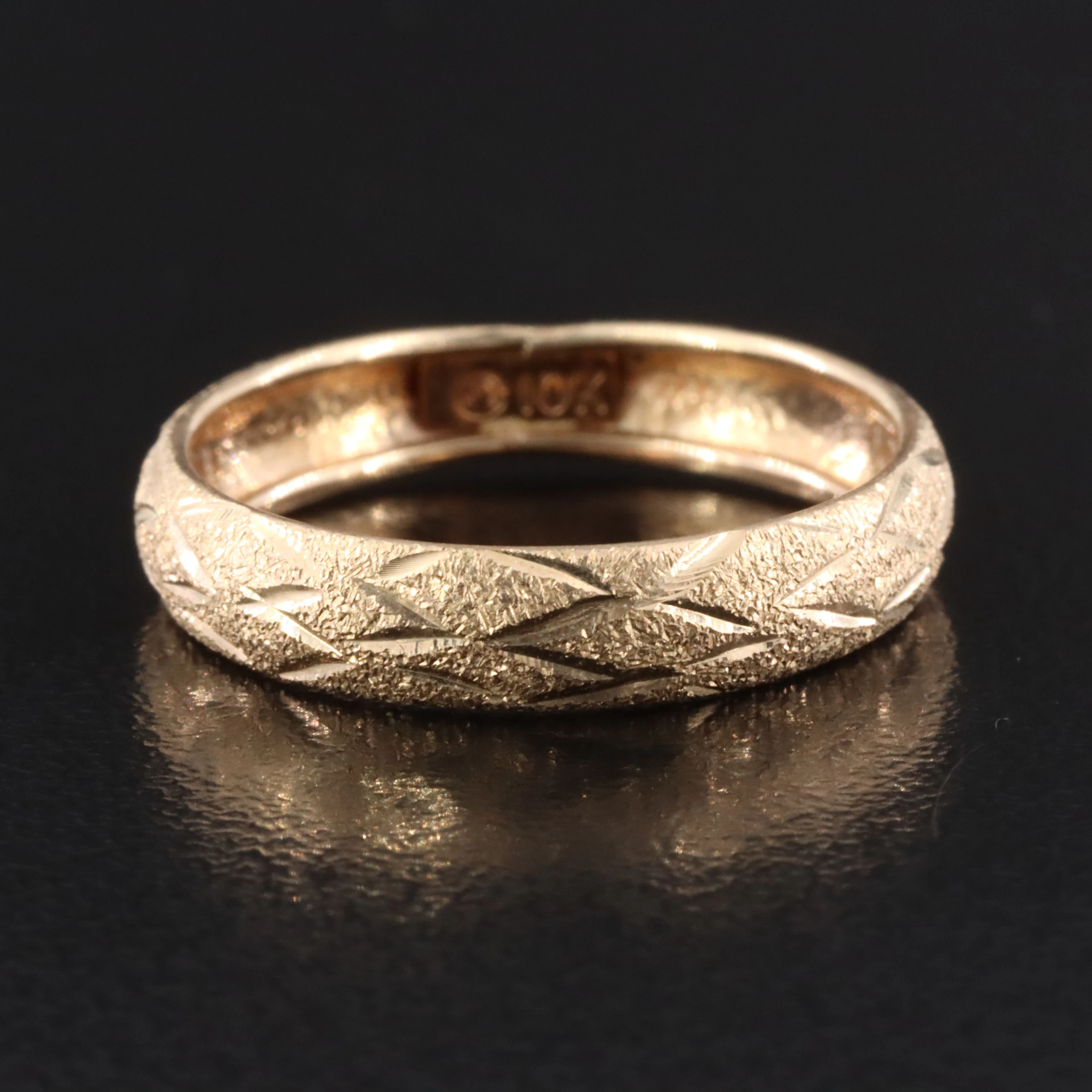 10K Diamond-Cut Style Band with Sand Blast Finish