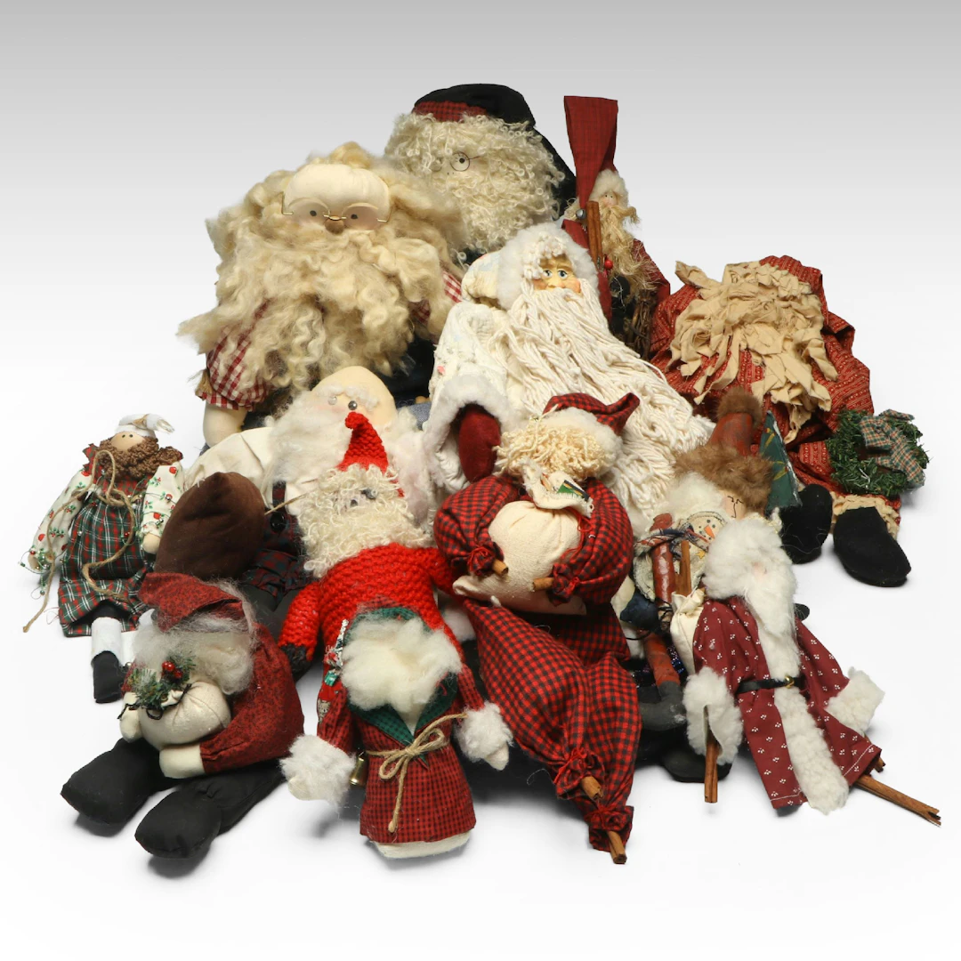 Primitive Style Stuffed Santa Claus Dolls and More Rustic Christmas Décor