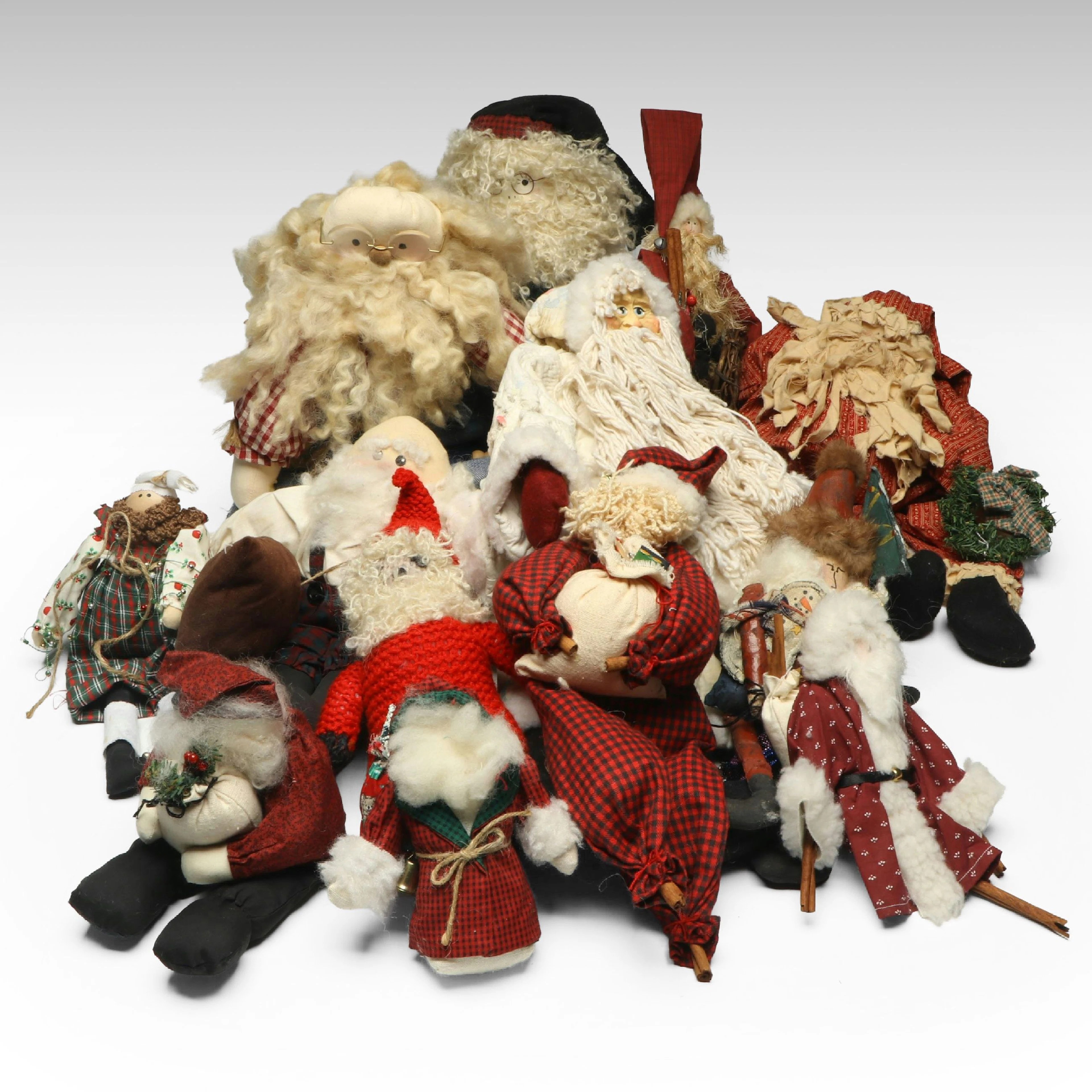 Primitive Style Stuffed Santa Claus Dolls and More Rustic Christmas Décor