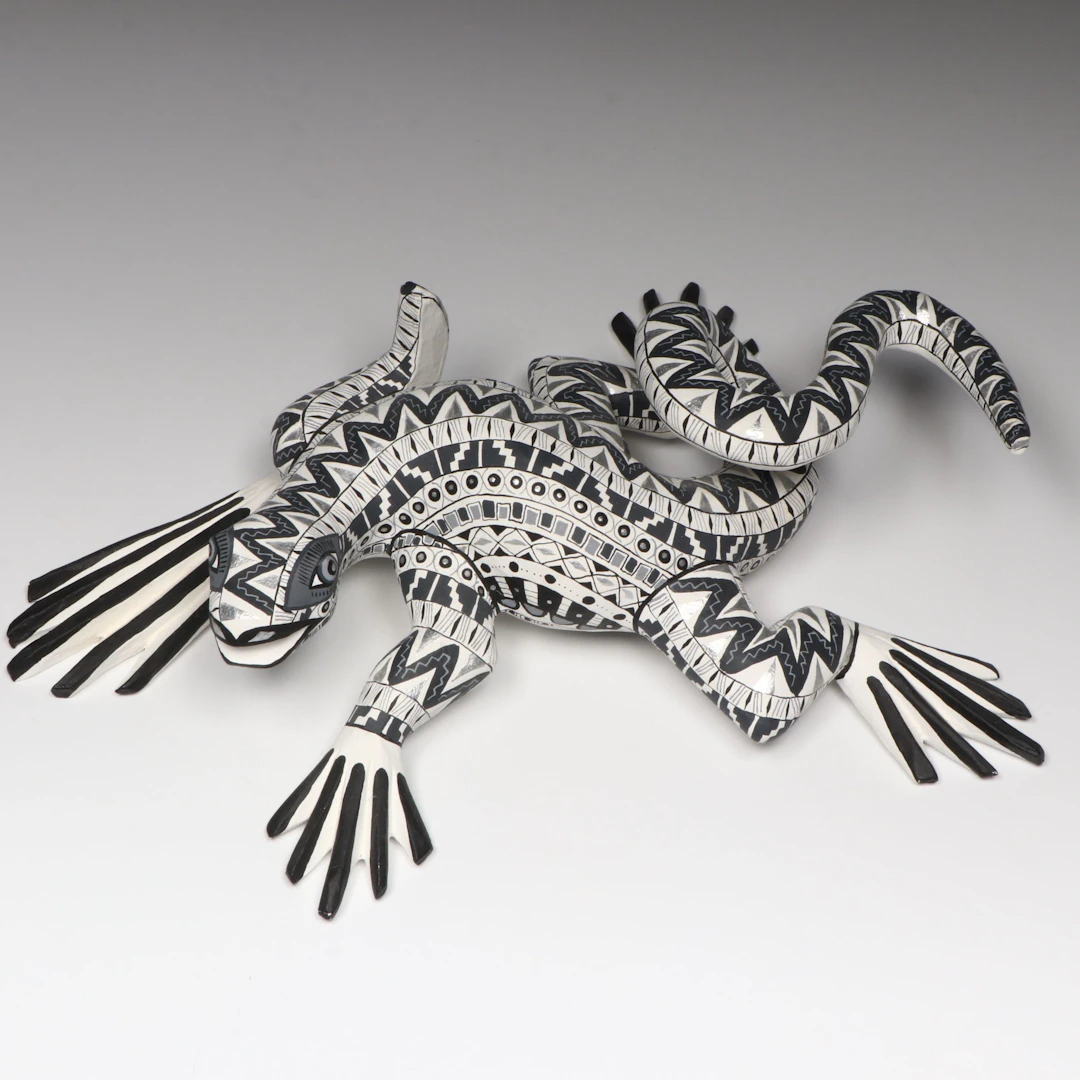 Zeny Fuentes and Reyna Mexican Folk Art Hand-Carved Wood Alebrije Iguana Lizard
