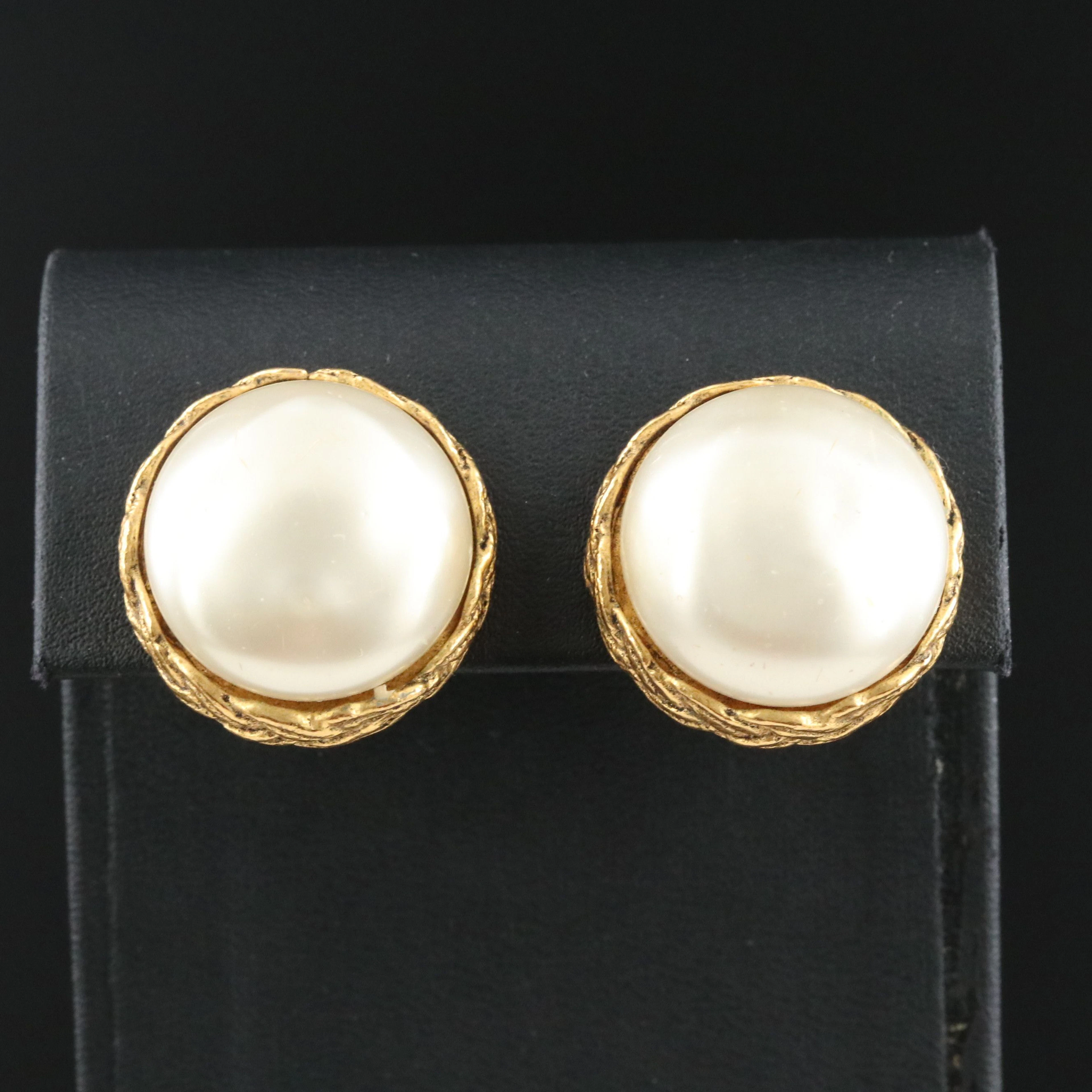 Chanel Glass Pearl Woven Border Clip Earrings 1980s
