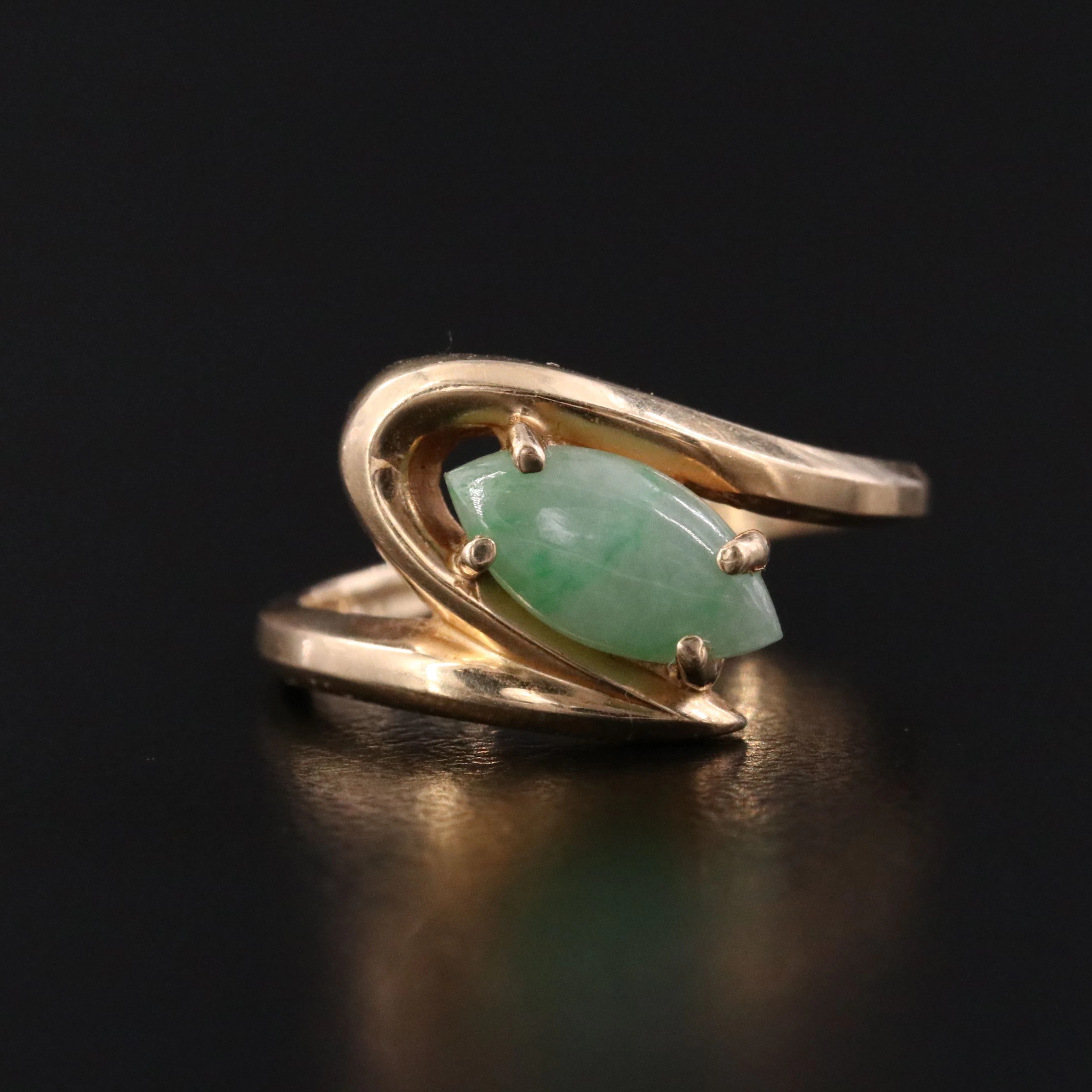14K Jadeite Wave Ring