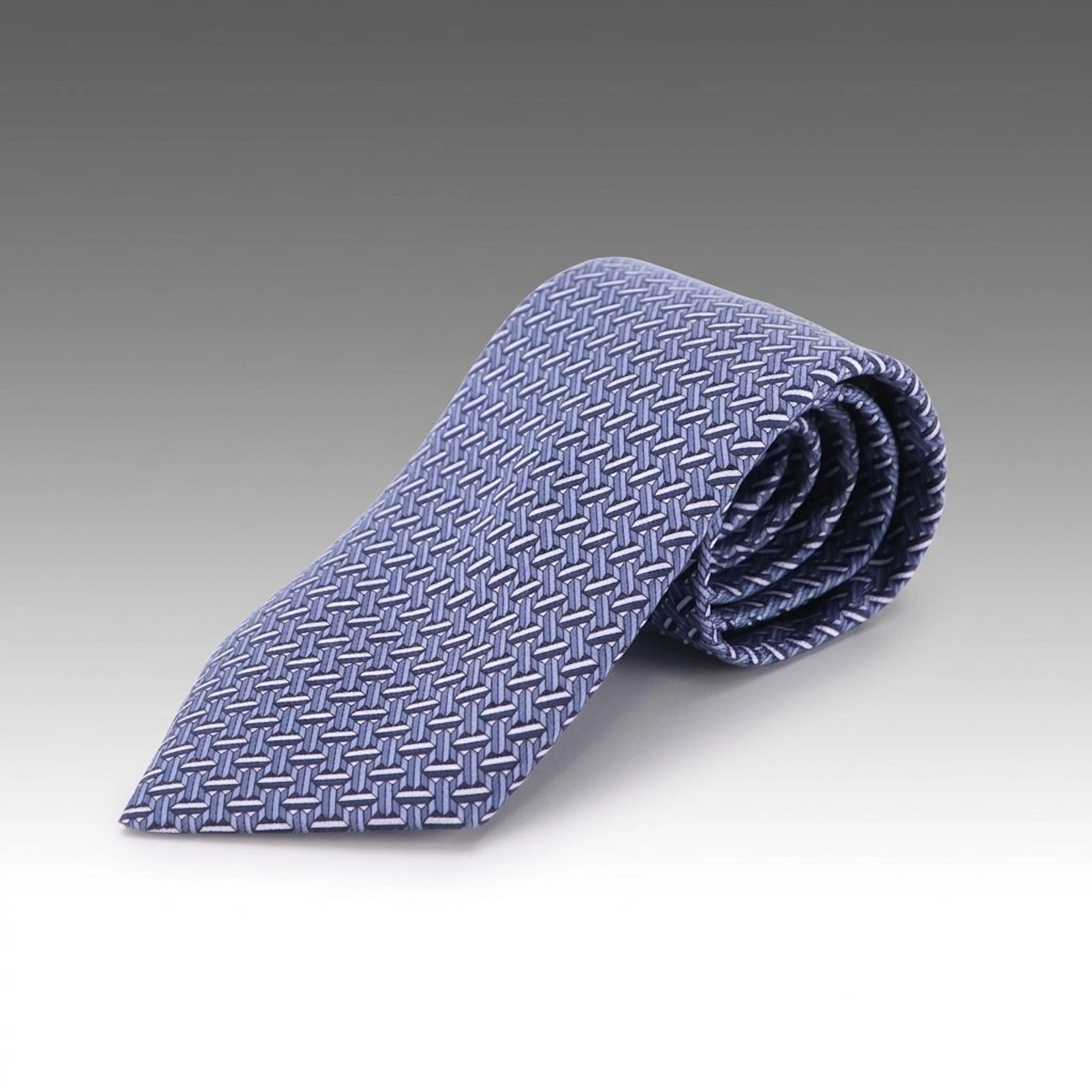 Hermès Blue Geometric Pattern Necktie in Silk Twill