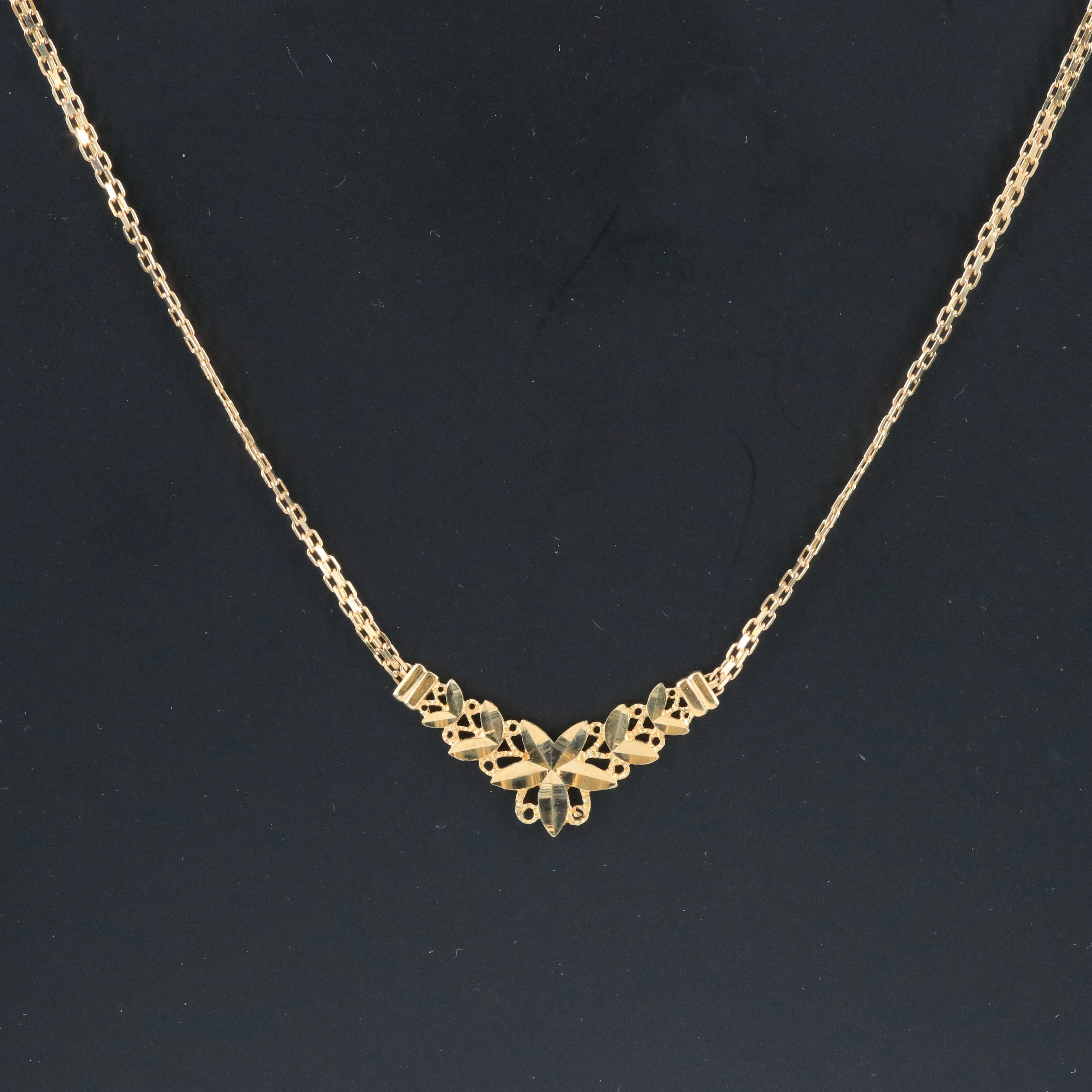 Beverly Hills Gold 14K Chevron Necklace