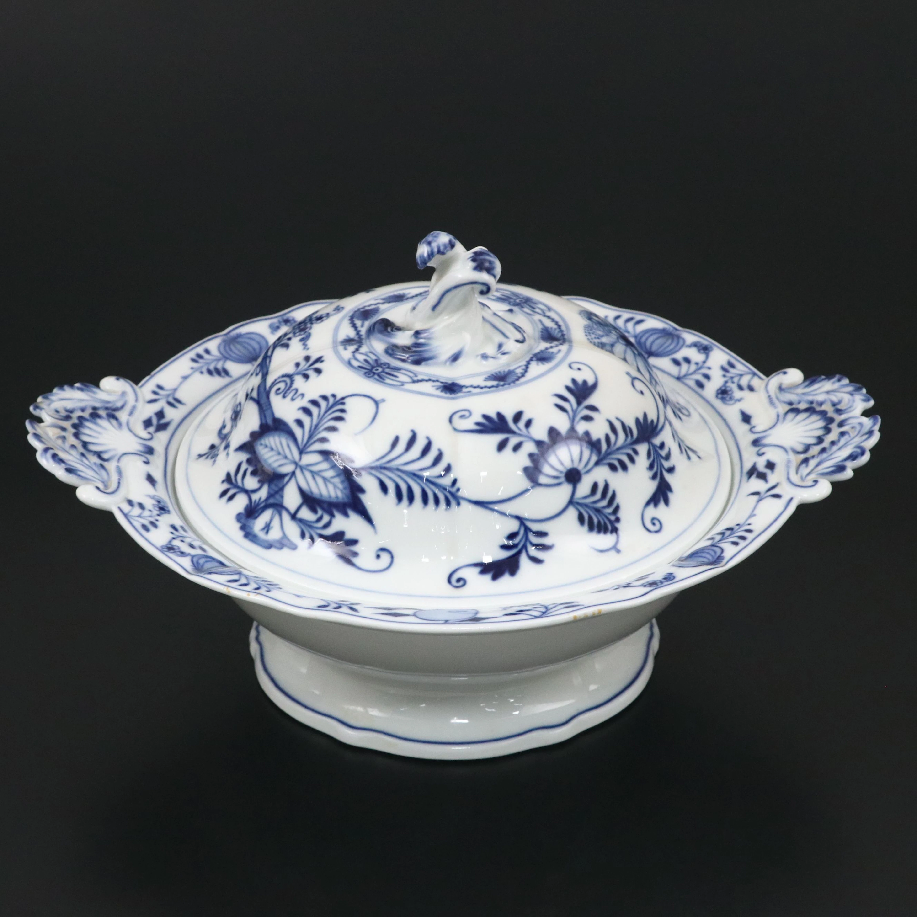 Meissen "Blue Onion" Porcelain Tureen, Mid-20th Century