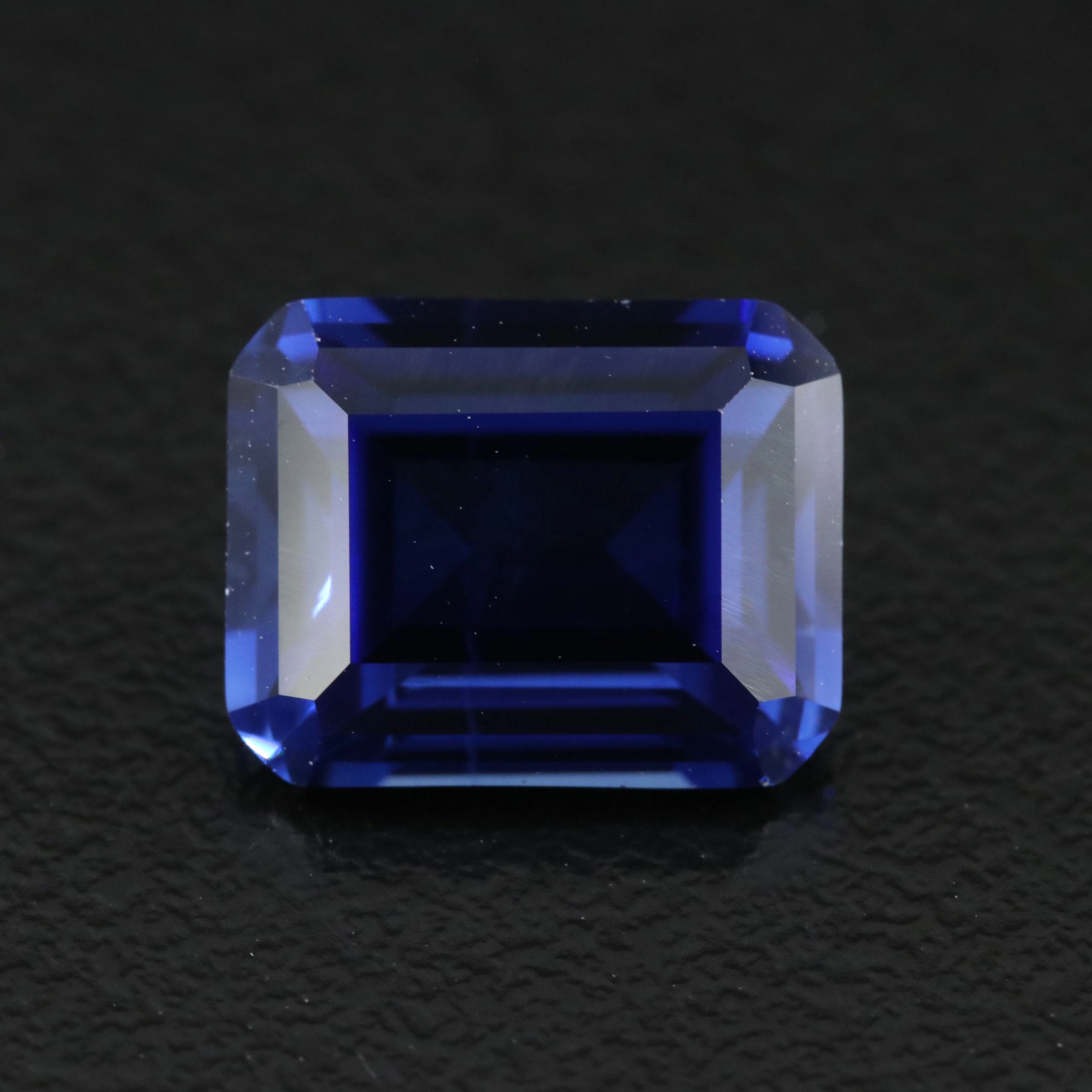 Loose 4.39 CT Lab Grown Sapphire