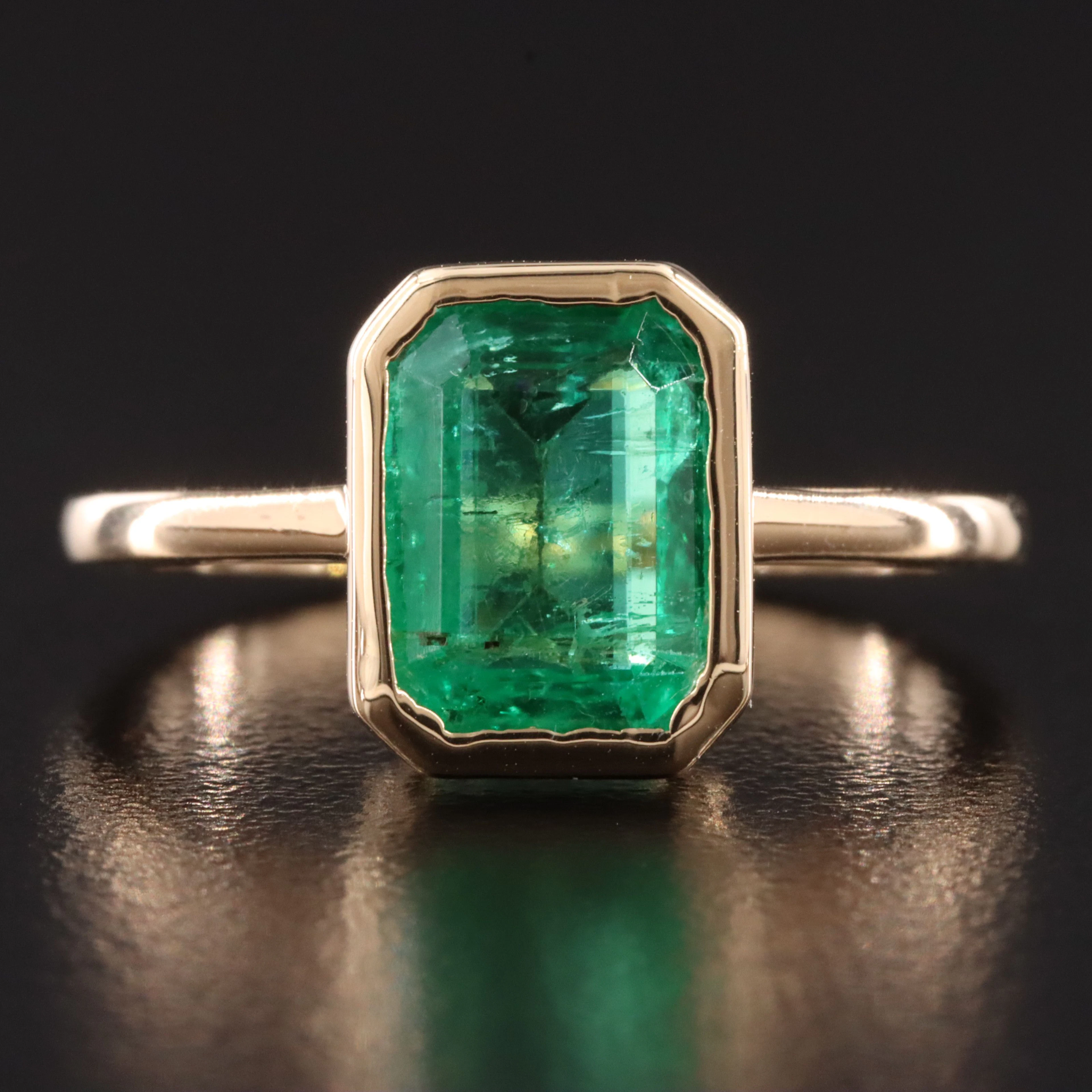 18K 2.33 CT Zambian Emerald Solitaire Ring with GIA Report