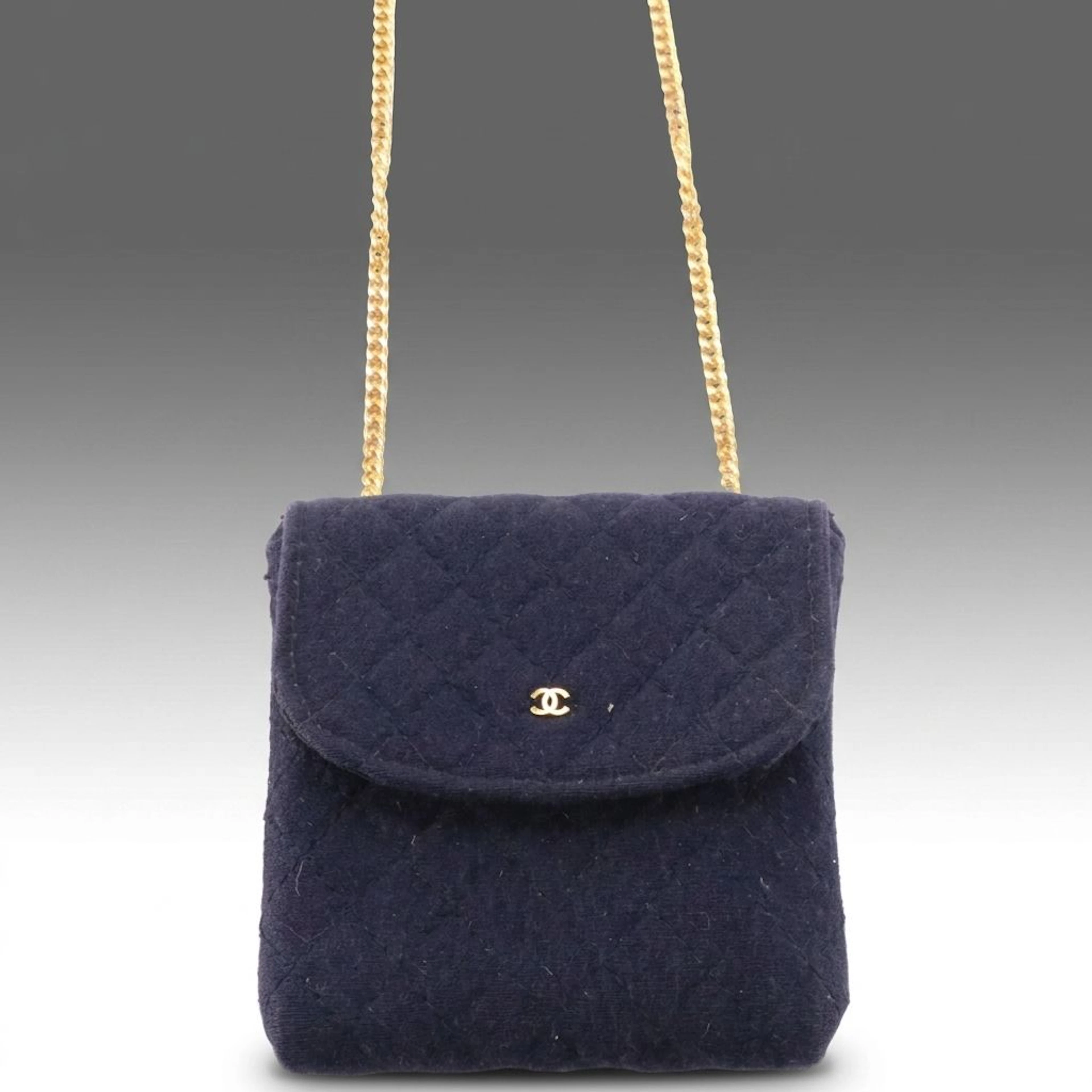 Chanel Mode et Maquillage Miniature Flap Signature Bag in Diamond
