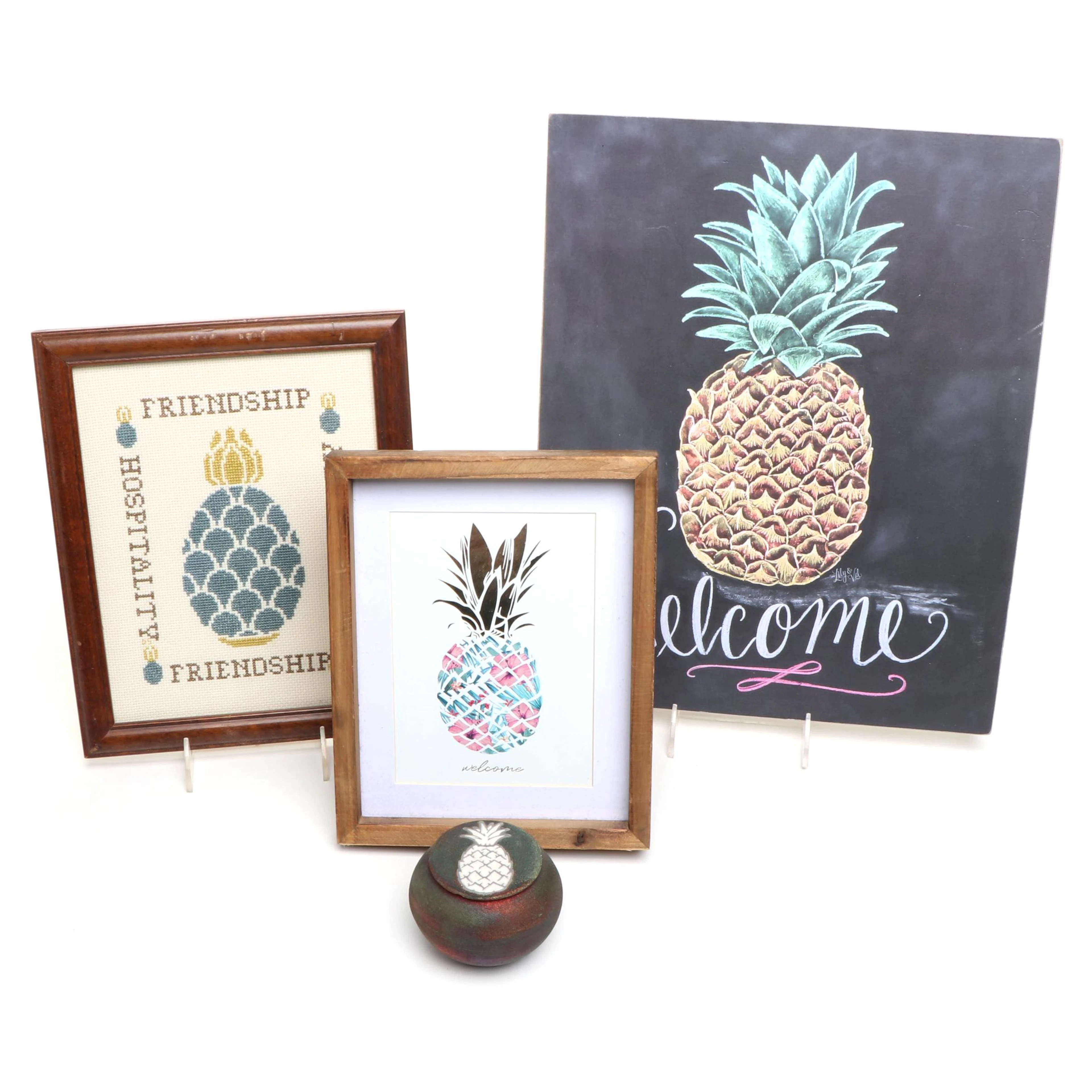 Ceramic Pineapple Bowl with Pineapple Wall Décor