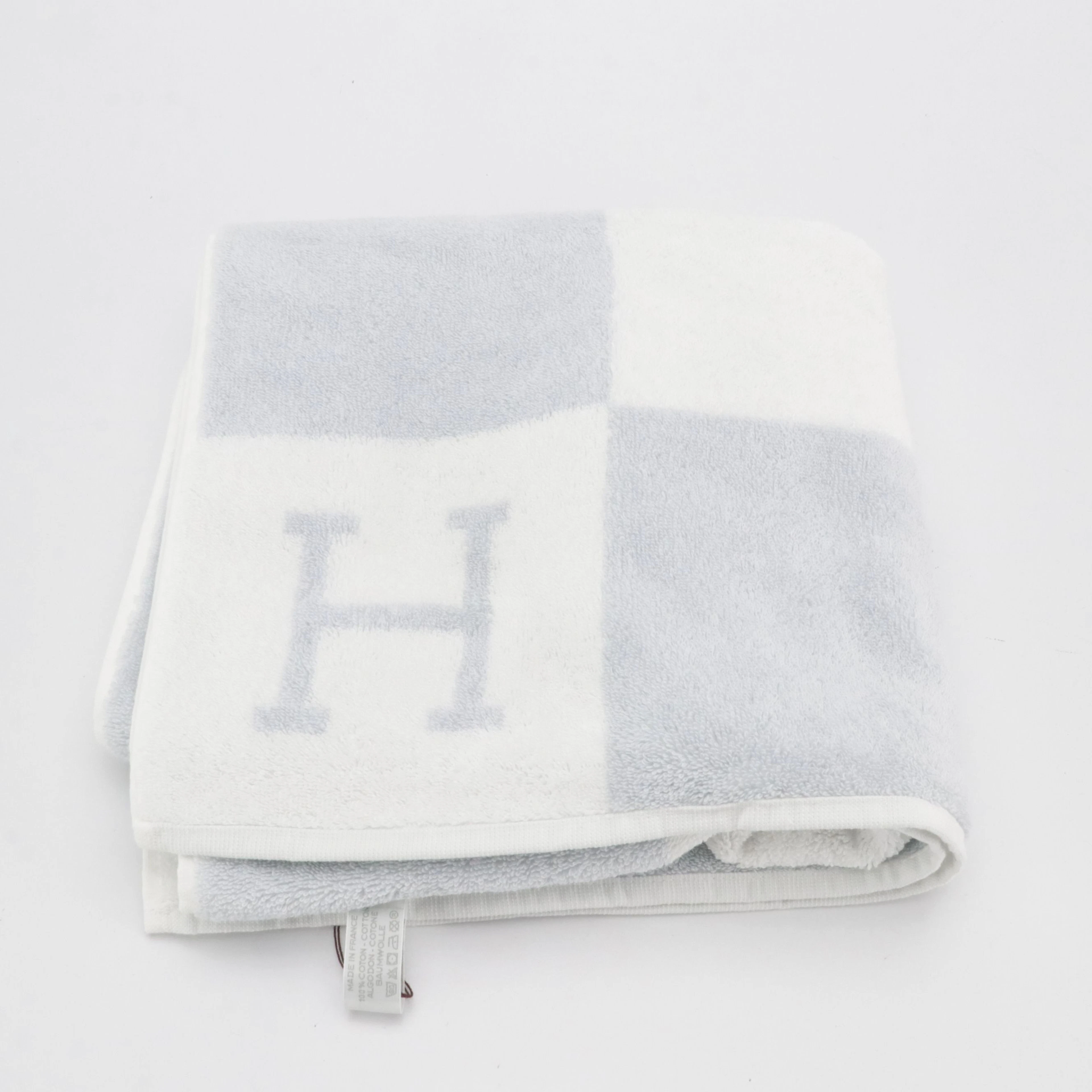 Hermès Avalon Cotton Bath Towel in Baby Blue and White, With Box