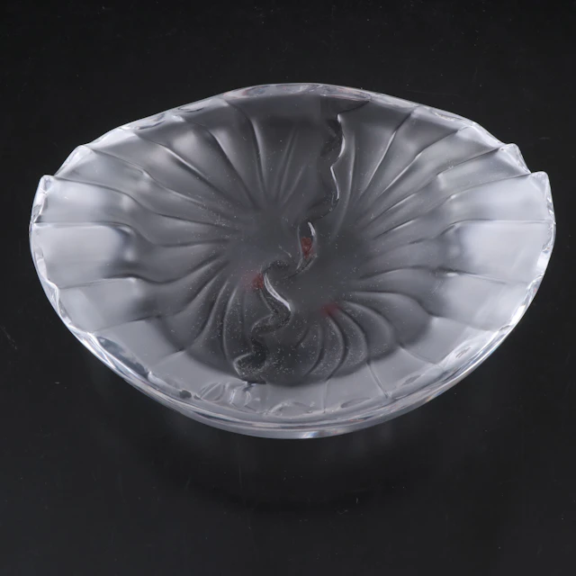 Lalique "Nancy" Frosted and Clear Crystal Ashtray, Mid to Late 20th Century
