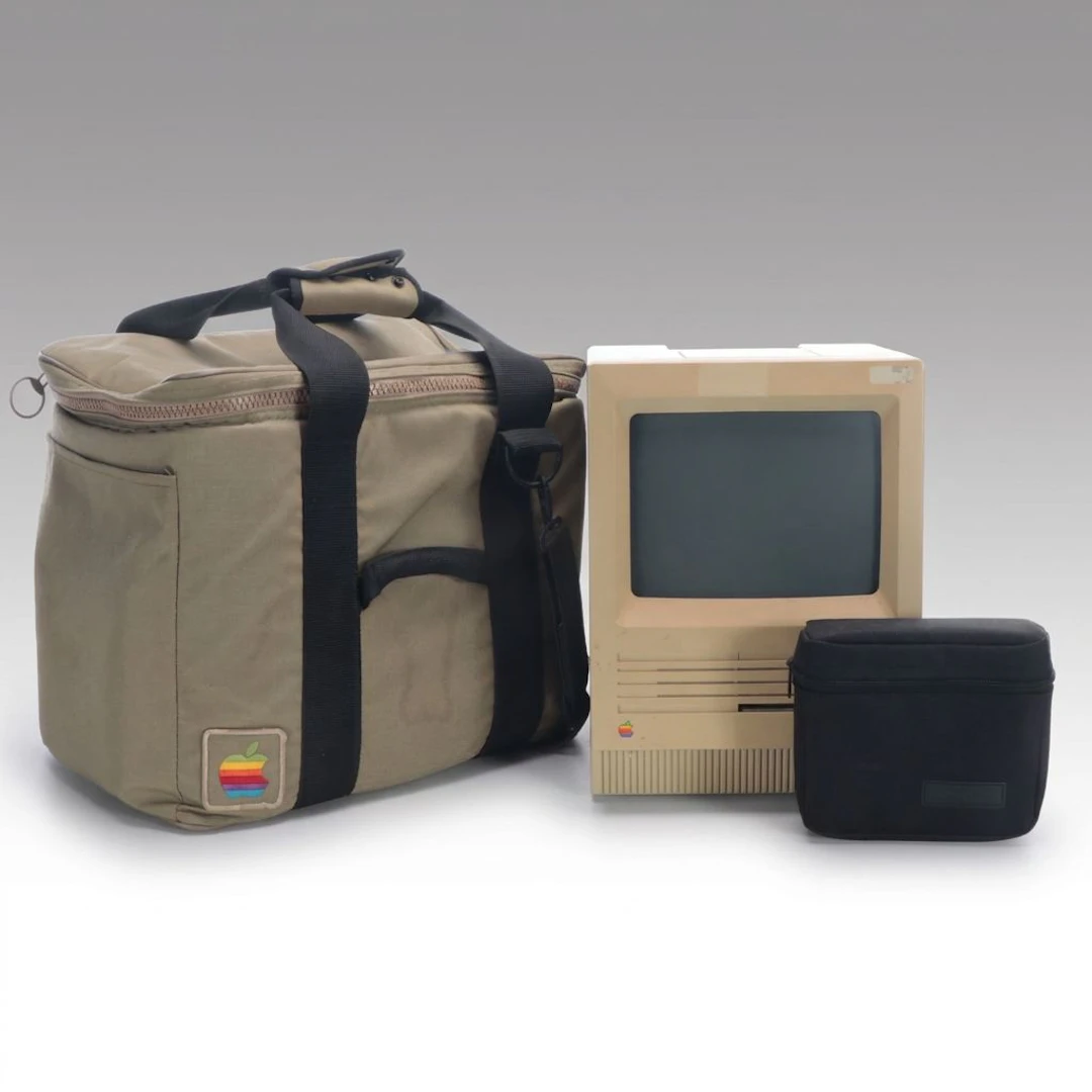 Apple Macintosh SE Computer with Apple Carrying Bag