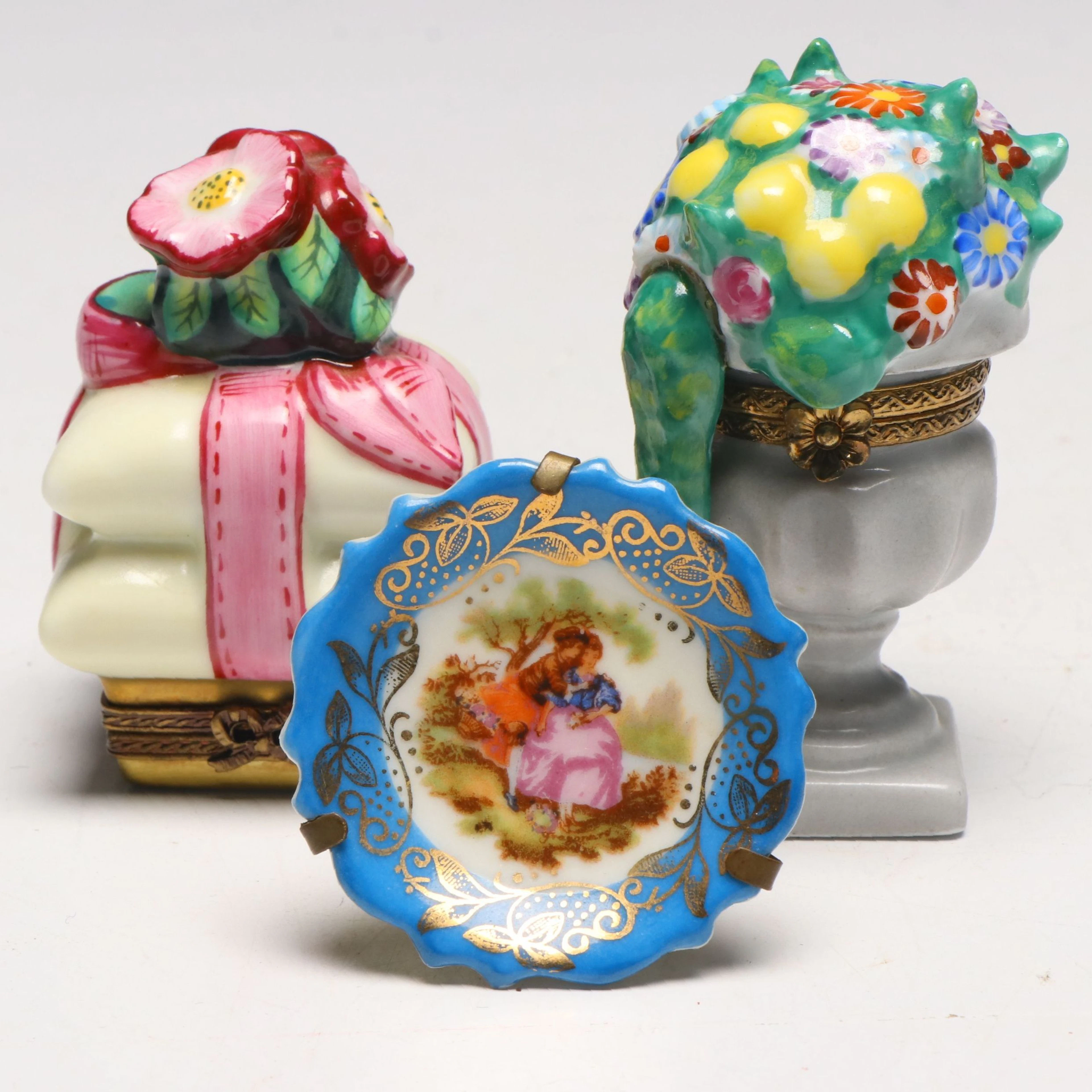 Hand-Painted Porcelain Limoges Boxes with Miniature Goût de Ville Limoges Plate
