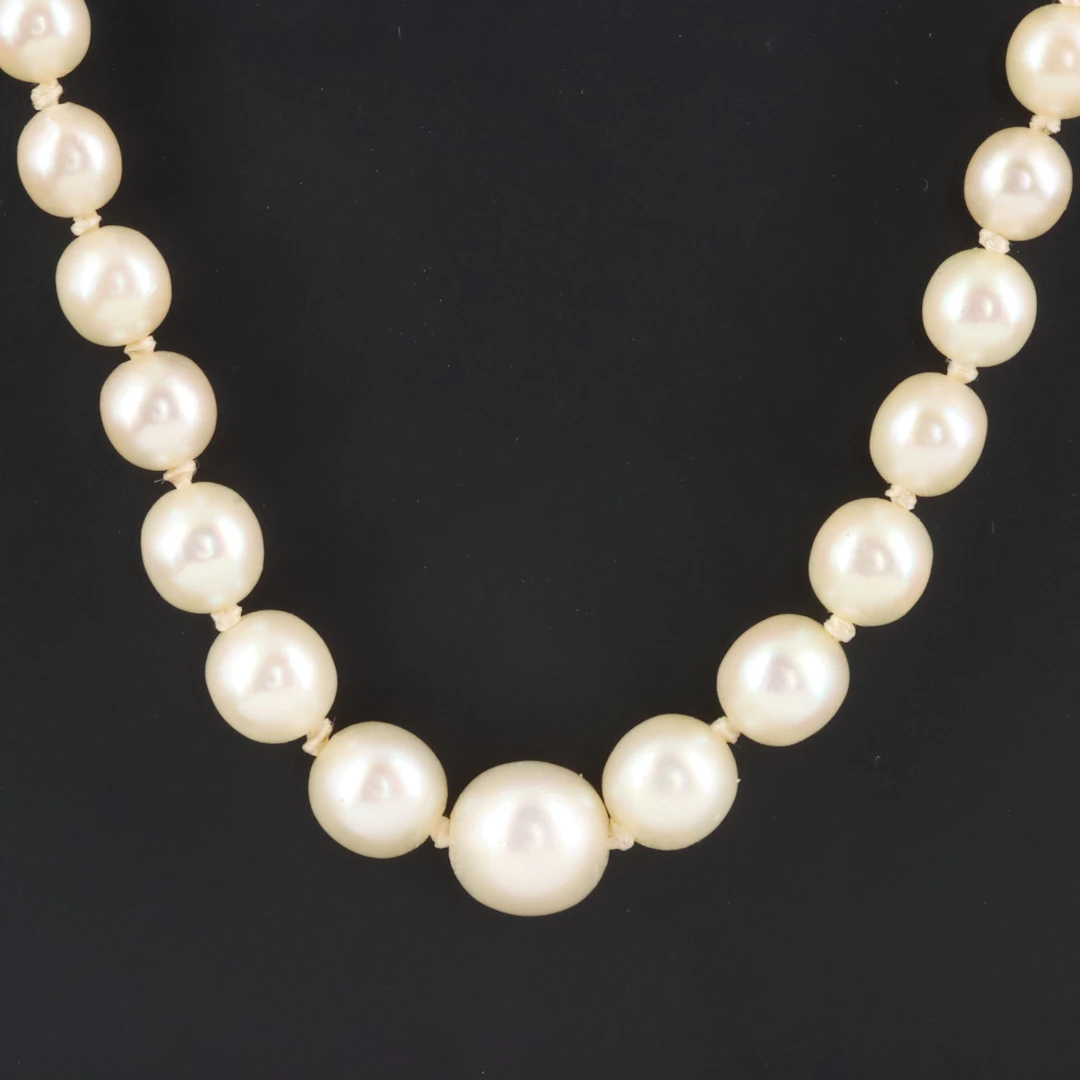 Vintage Graduated Pearl Necklace with Sterling Clasp