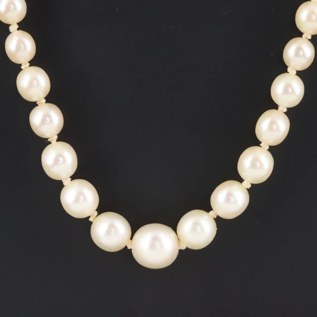 Vintage Graduated Pearl Necklace with Sterling Clasp