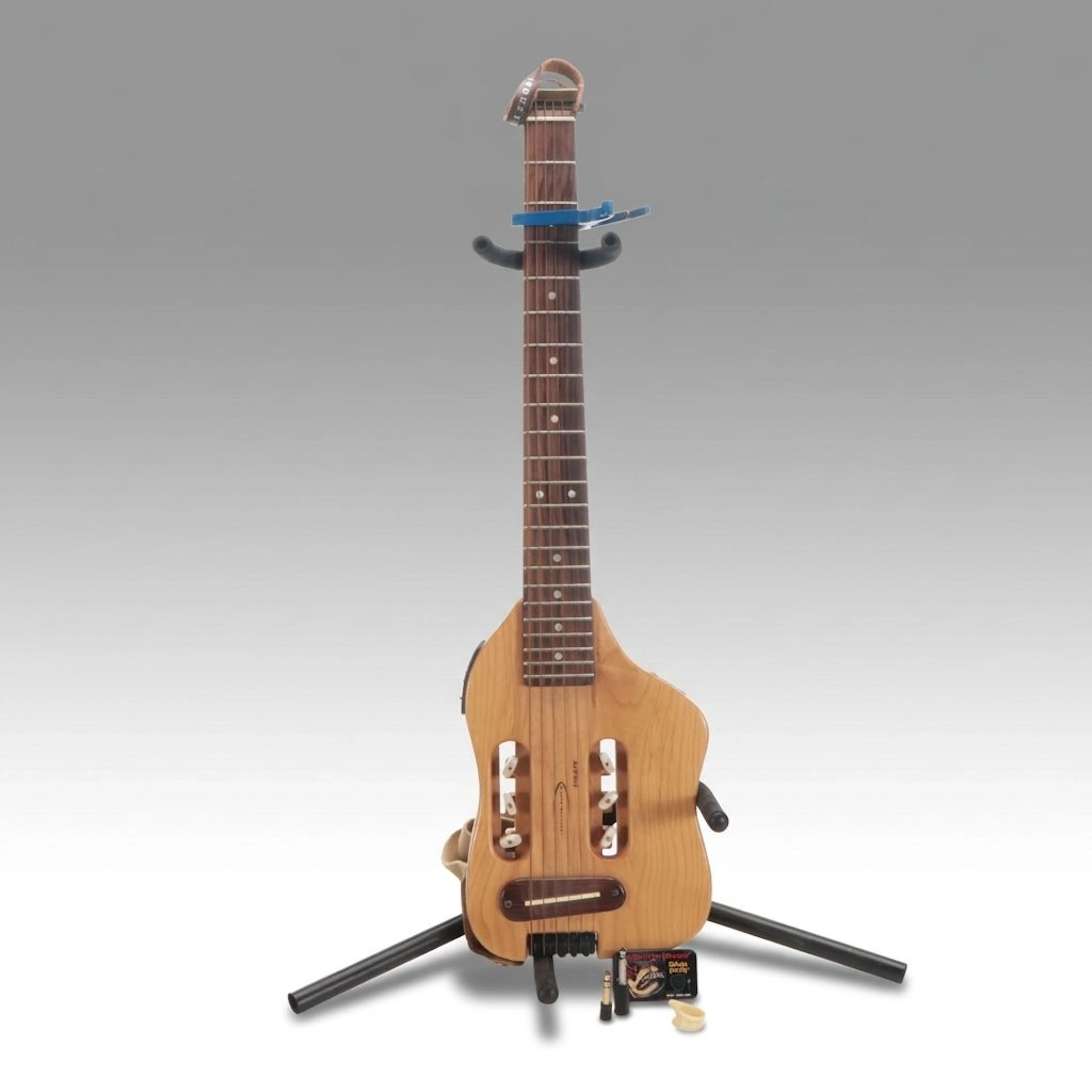 Traveler Guitar "Escape" Electric Acoustic Guitar with Case and Accessories