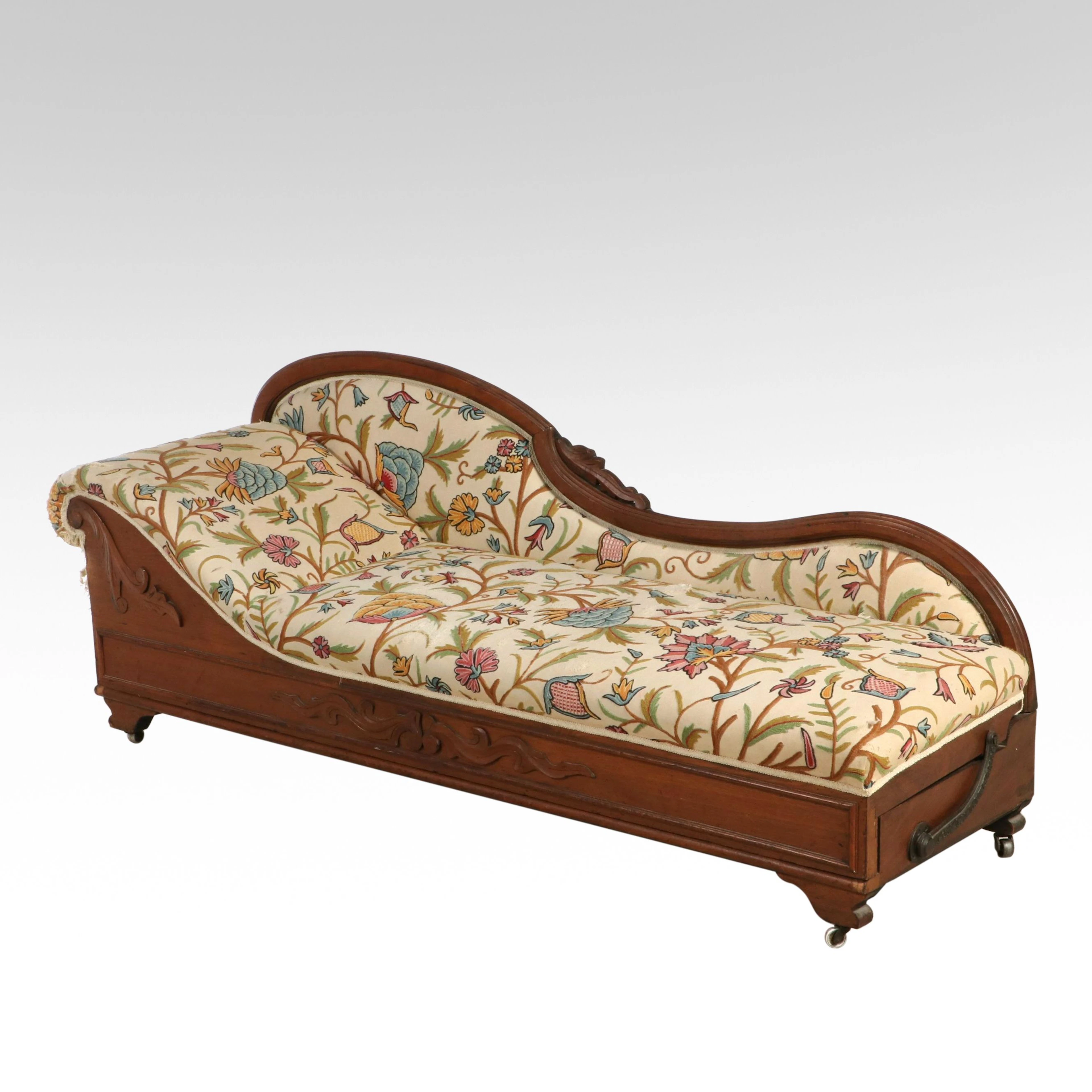 Victorian Walnut Sleeper Chaise, 19th Century