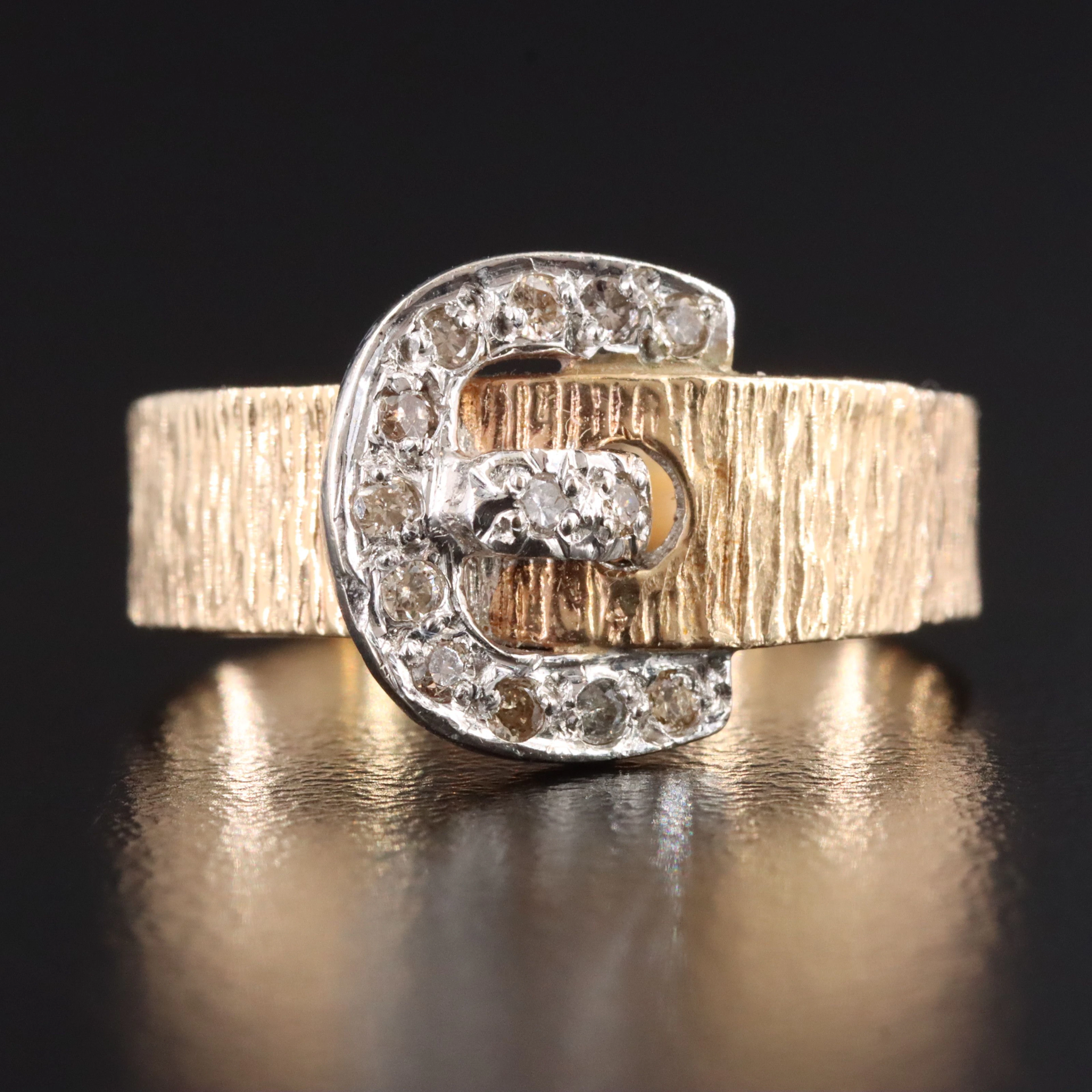 10K 0.17 CTW Diamond Buckle Ring