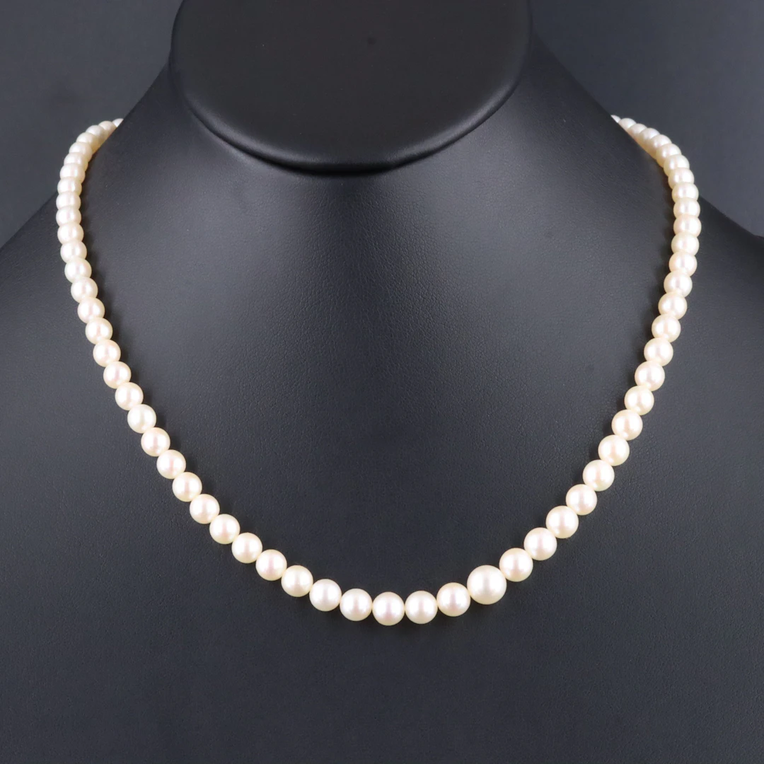 Graduating Pearl Necklace