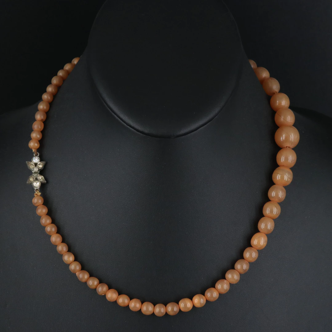 Graduated Glass Bead Necklace
