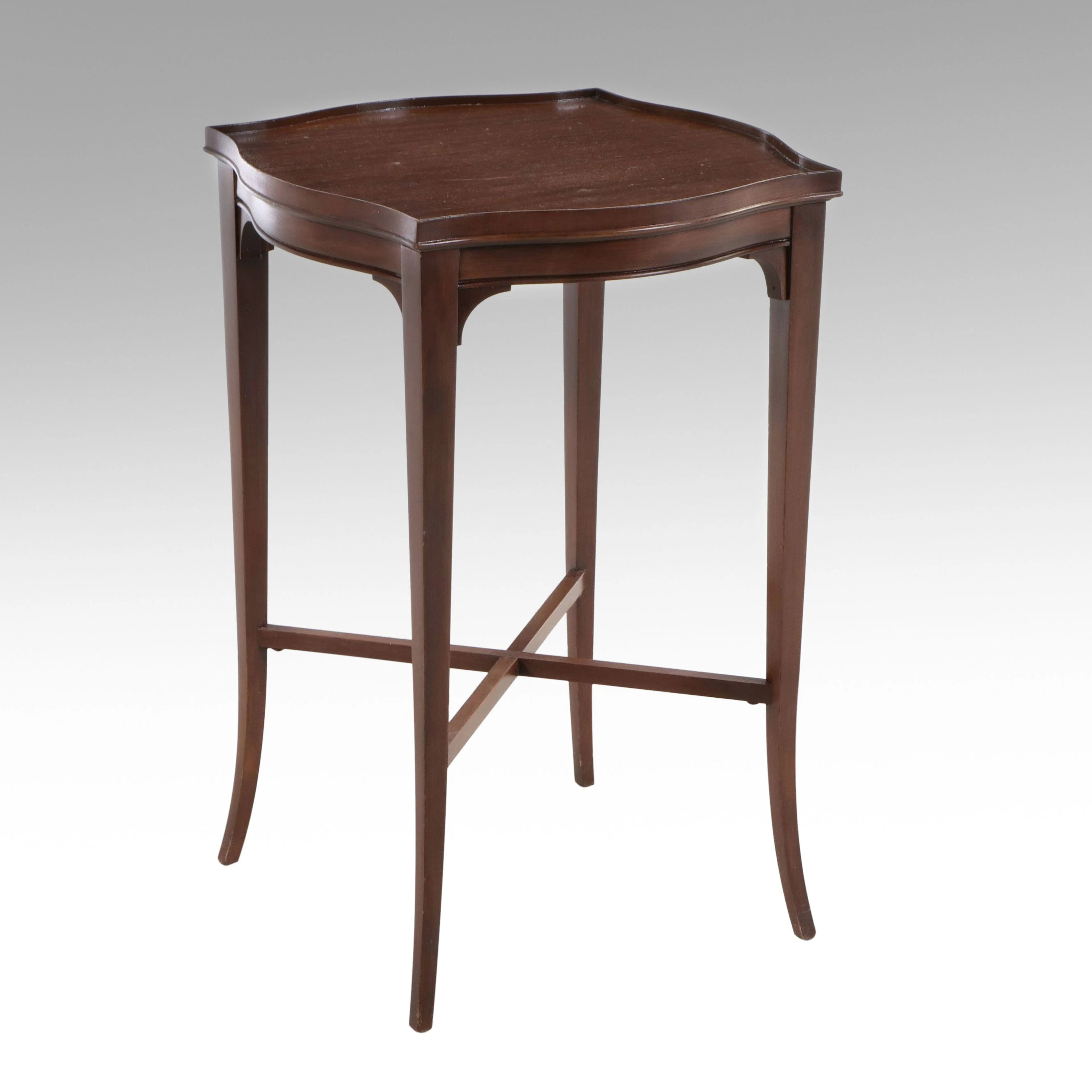 Imperial Furniture Co. Hepplewhite Style Mahogany Occasional Table