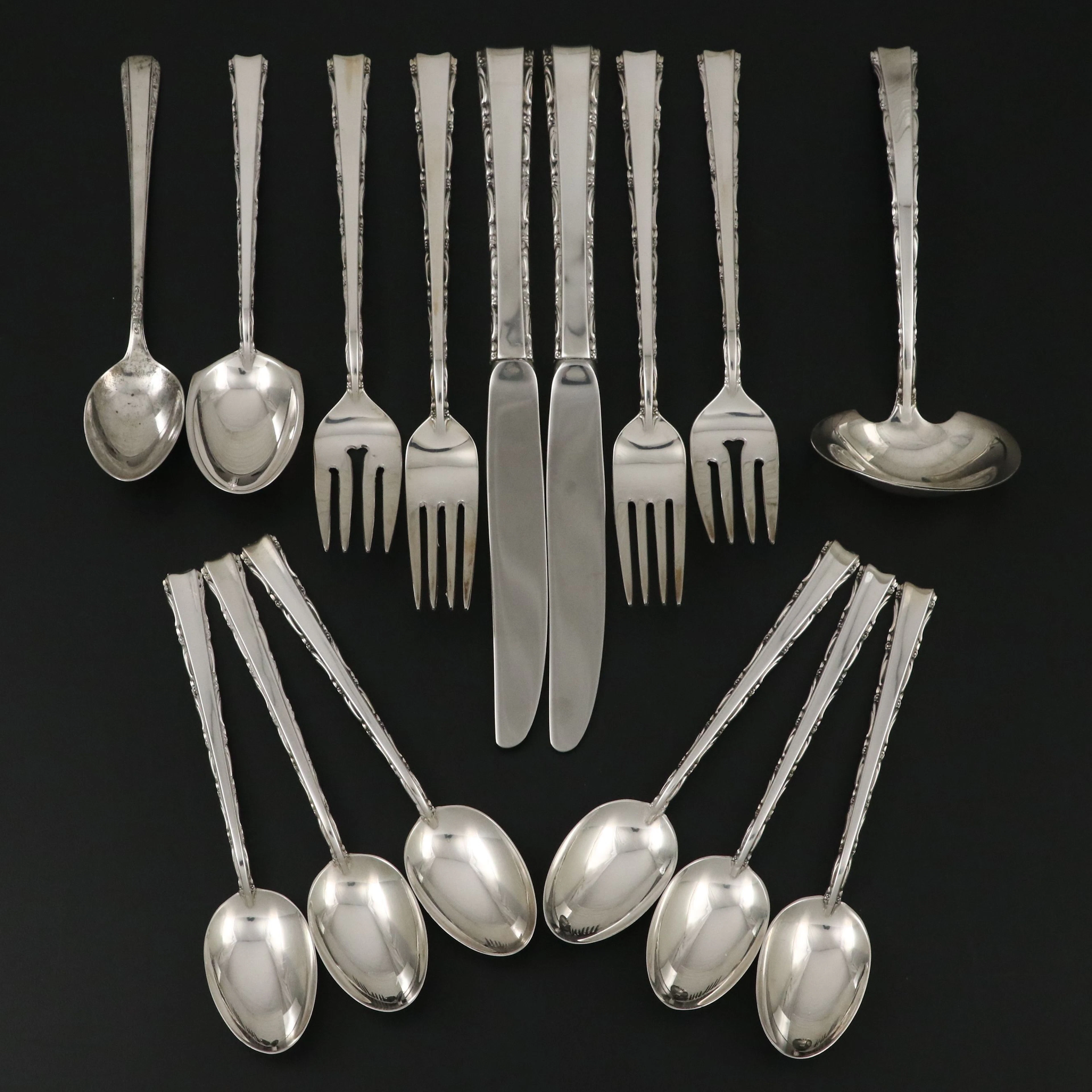 Lunt "Madrigal" Sterling Silver Flatware, Late 20th C.