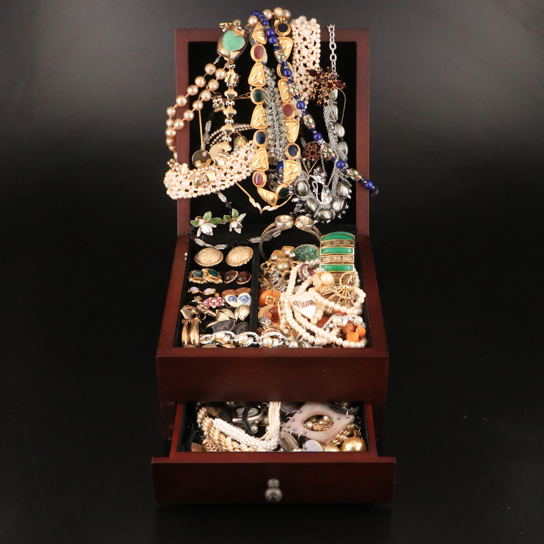 Uncommon Discoveries: Jewelry Collection