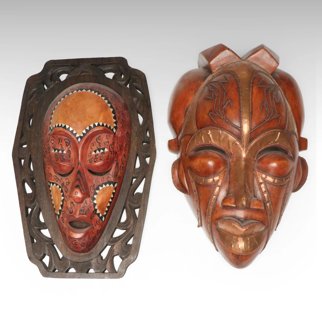 Hand-Carved Wall Mask Plaque with Souvenir Dan Style Mask