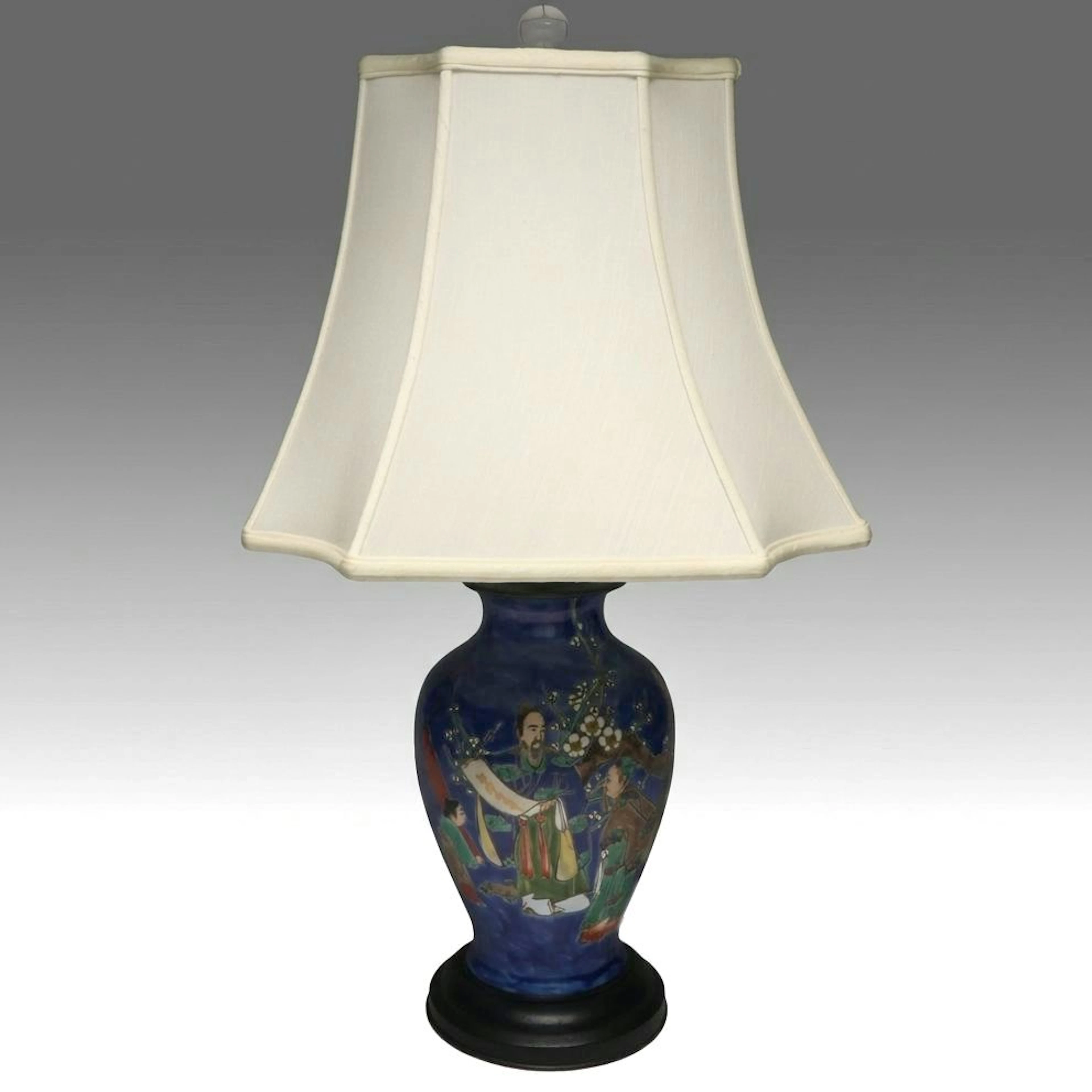 Chinese Porcelain Vase Table Lamp with Scallop Bell Shade