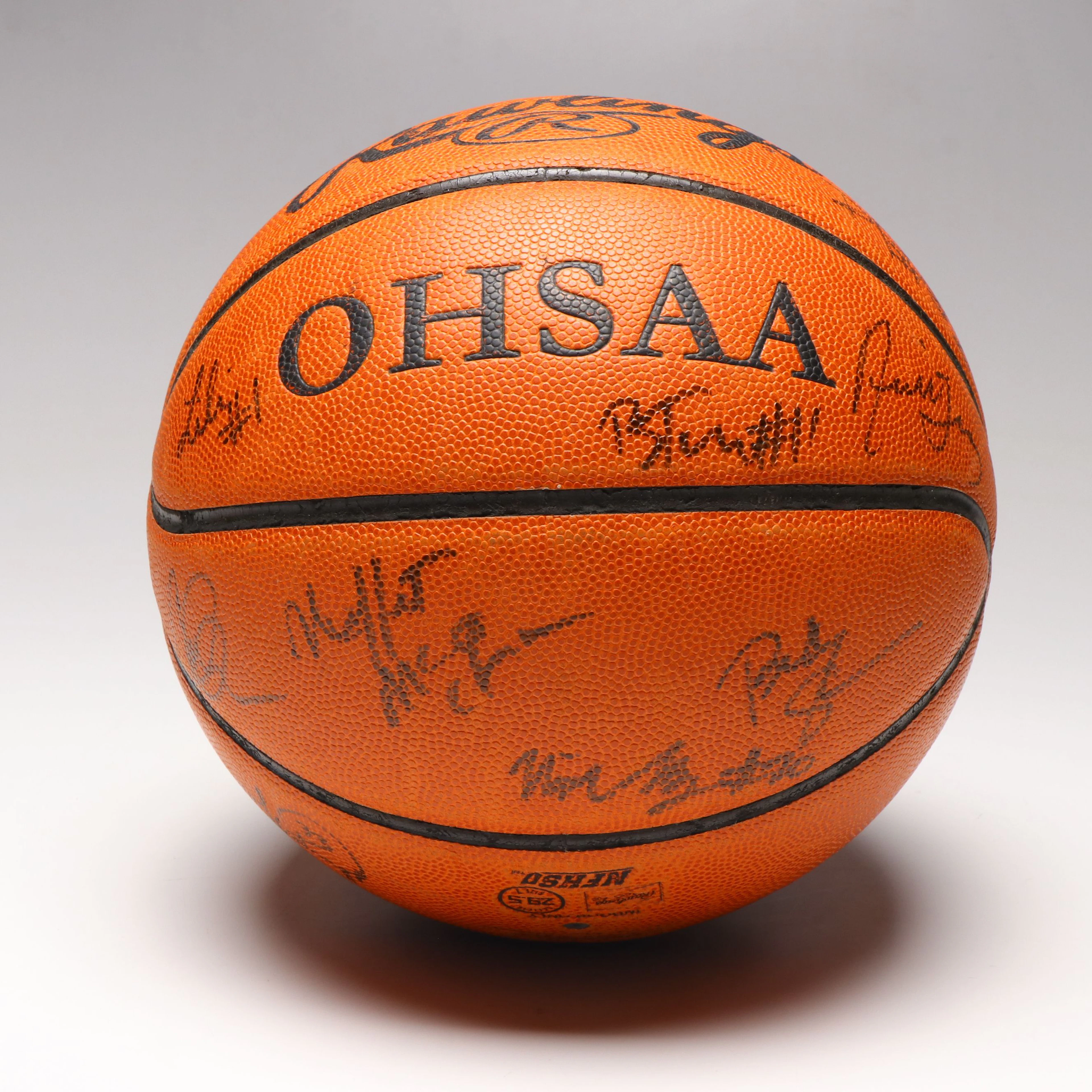 Notre Dame Fighting Irish Women's Team Signed Baskteball