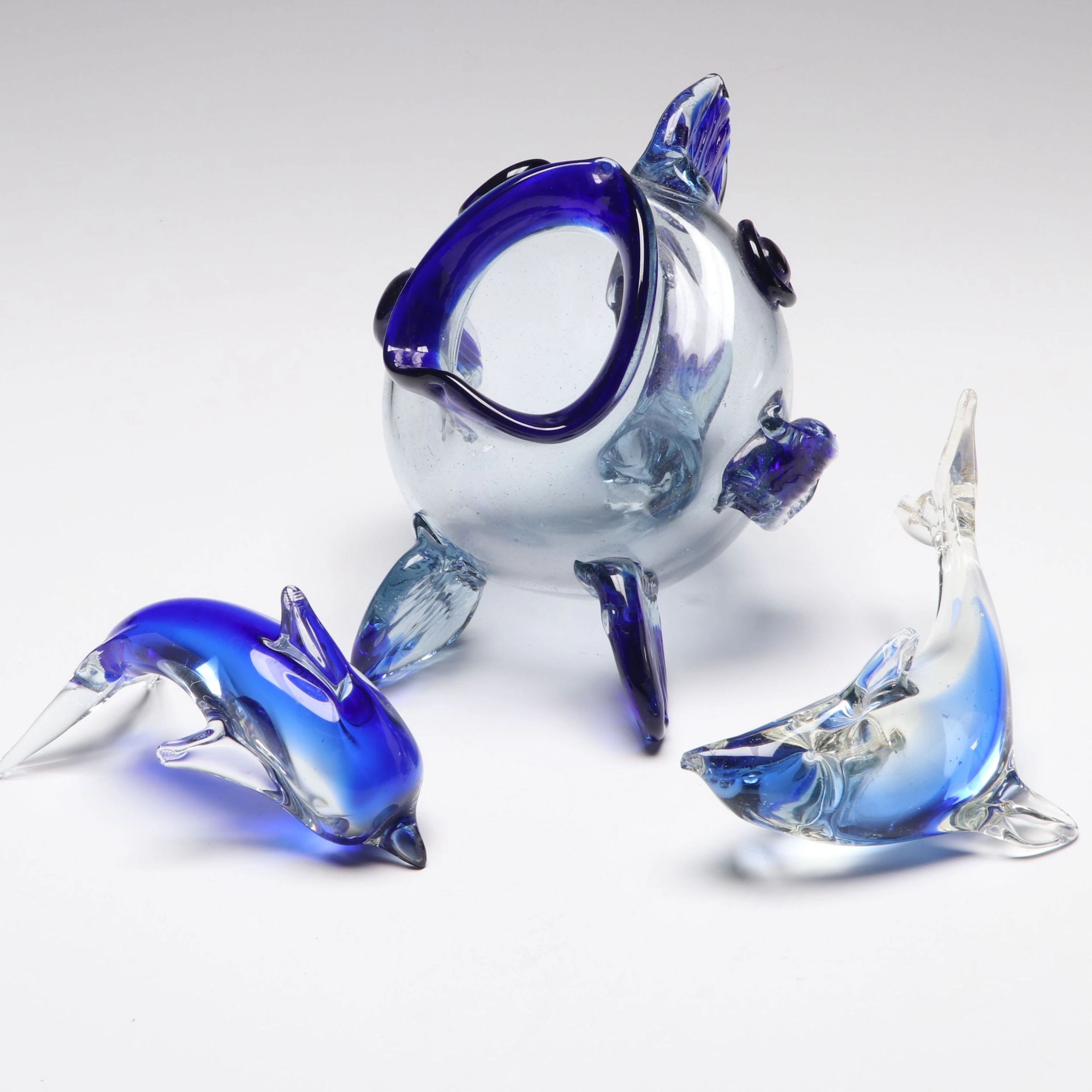 Art Glass Fish Bowl with Art Glass Dolphins