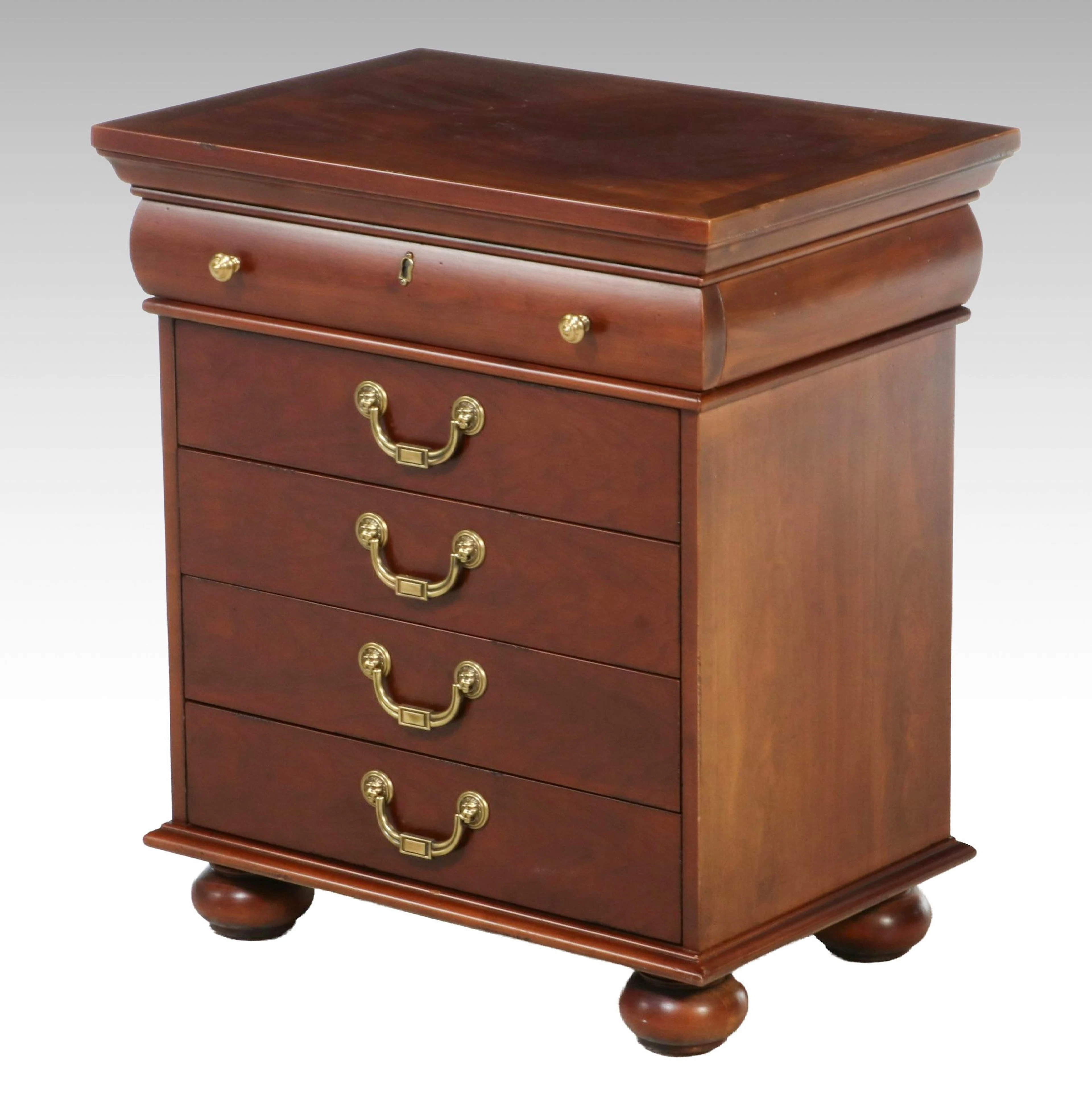 Lineage Furniture Traditional Style Mahogany Chest of Drawers, Late