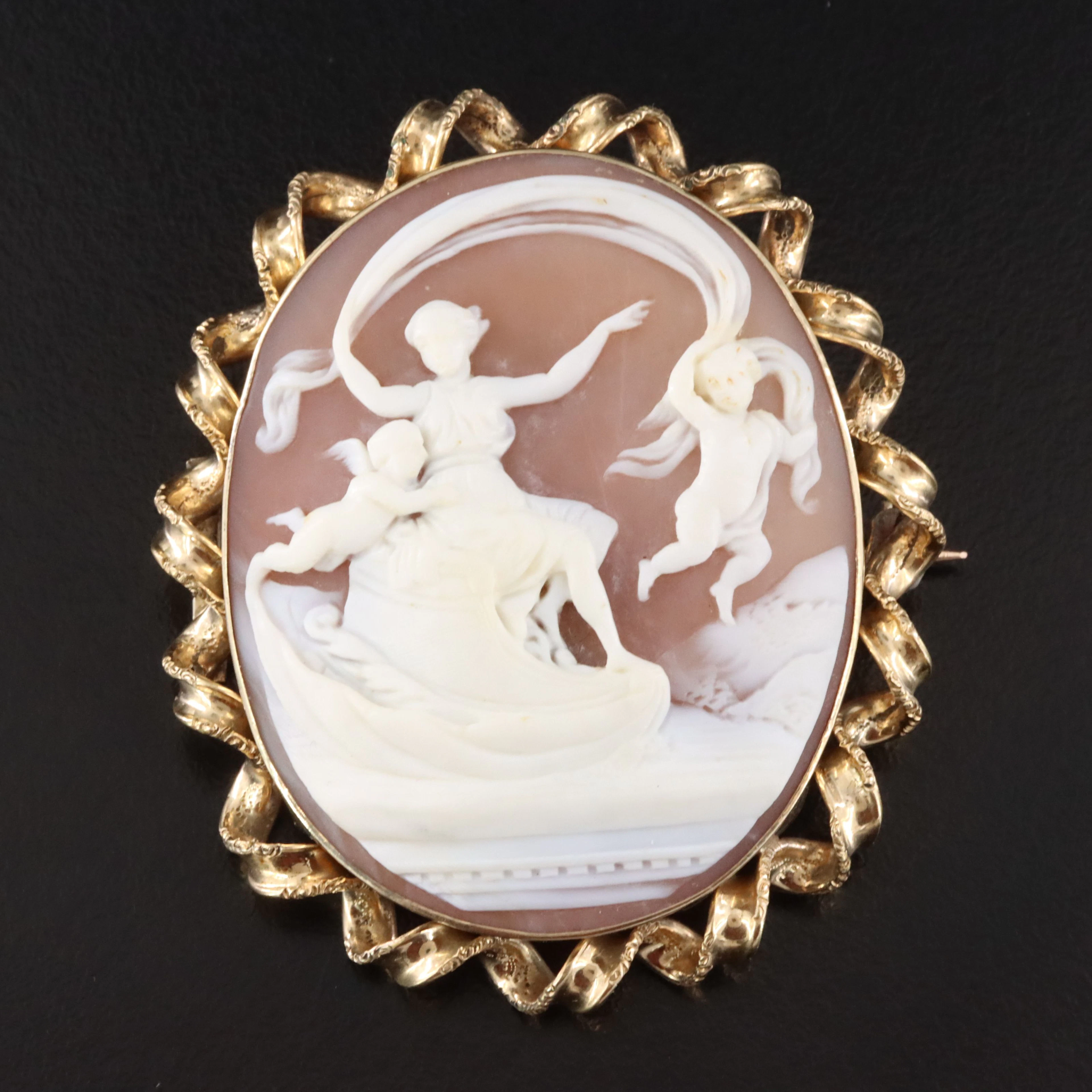 Greco-Roman Revival 10K Venus with Putti Shell Cameo Brooch