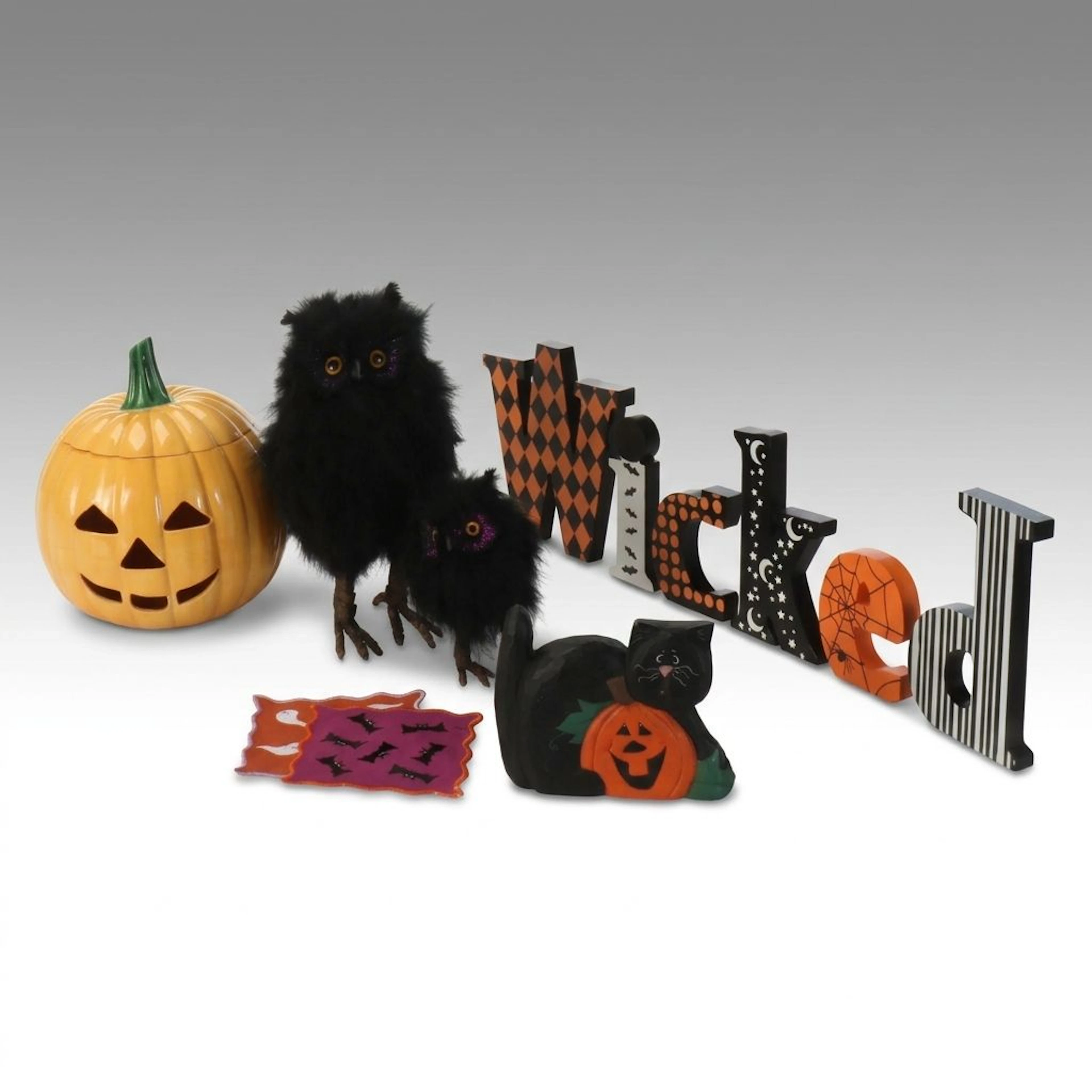 Vintage Ceramic Illuminated Pumpkin with Halloween Letters and More Décor